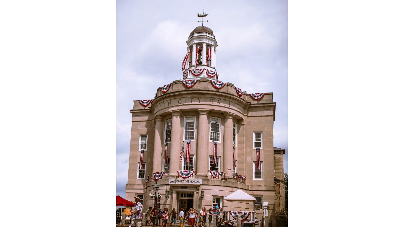 Bath City Hall, Maine, USA 4th of July Photo by WestportWiki