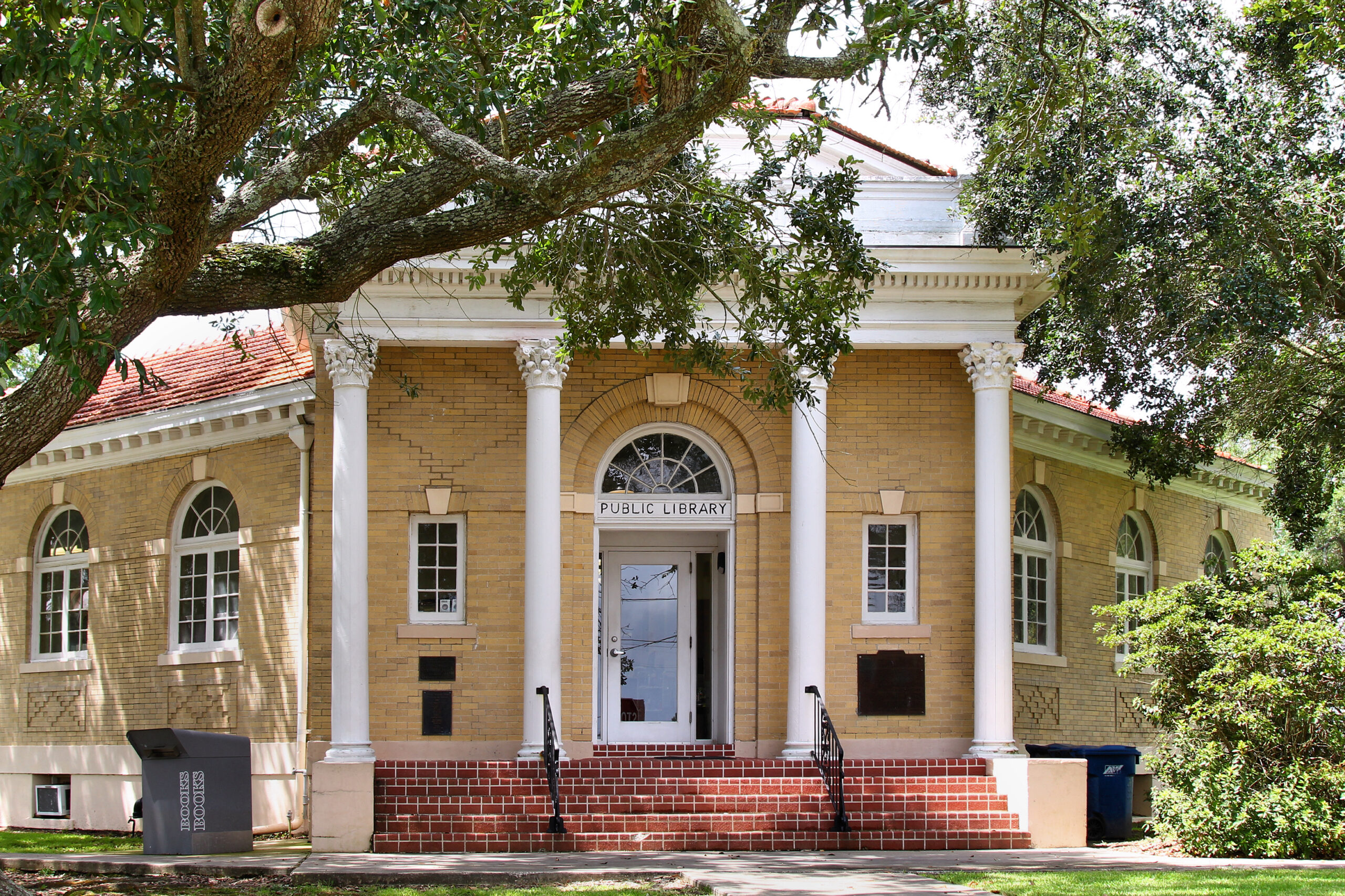 Jennings Louisiana Carnegie Library 2019 by Larry D. Moore