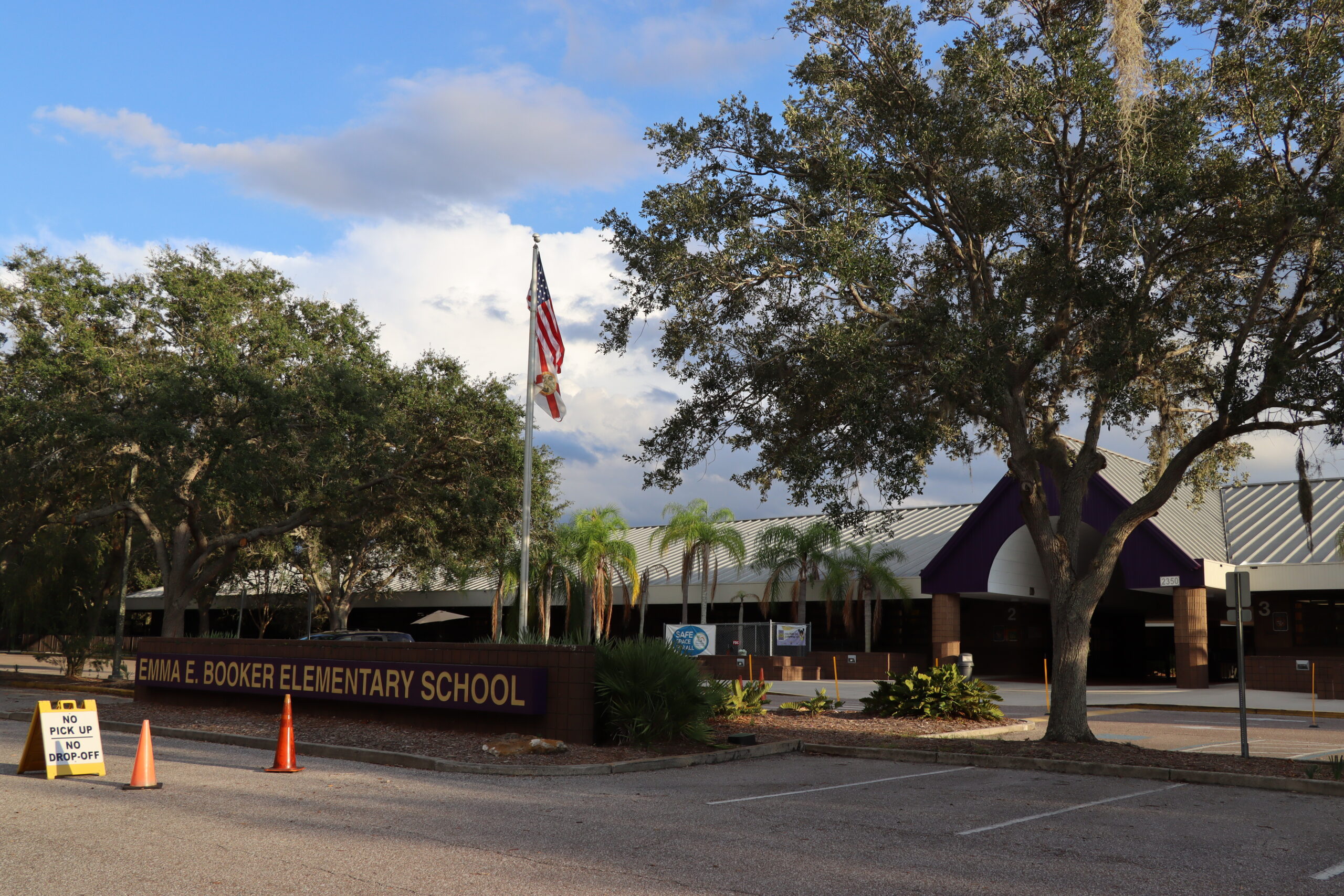 Front of Emma E. Booker Elementary school by Raskuly