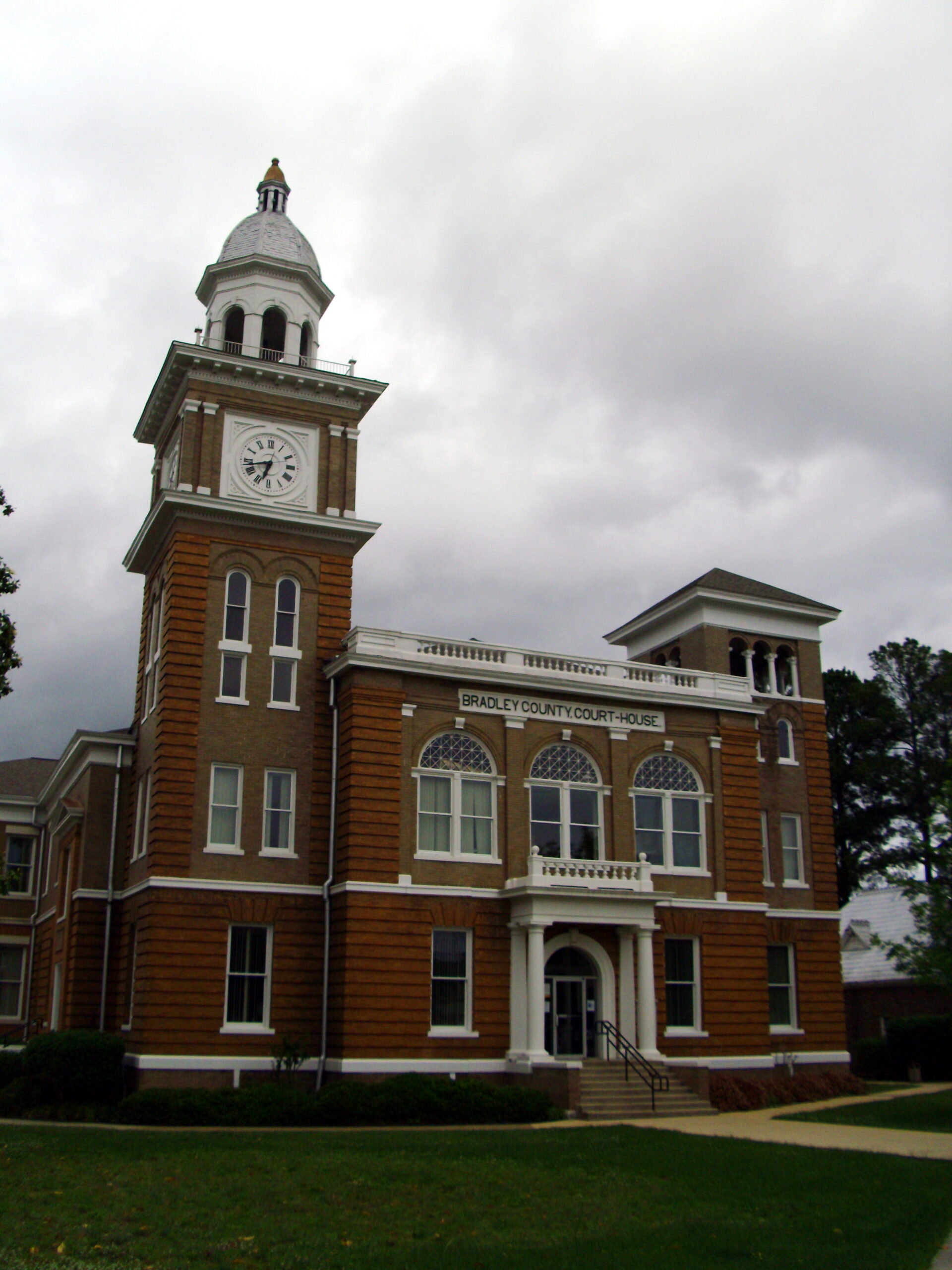 Bradley County Courthouse 001 by Brandonrush