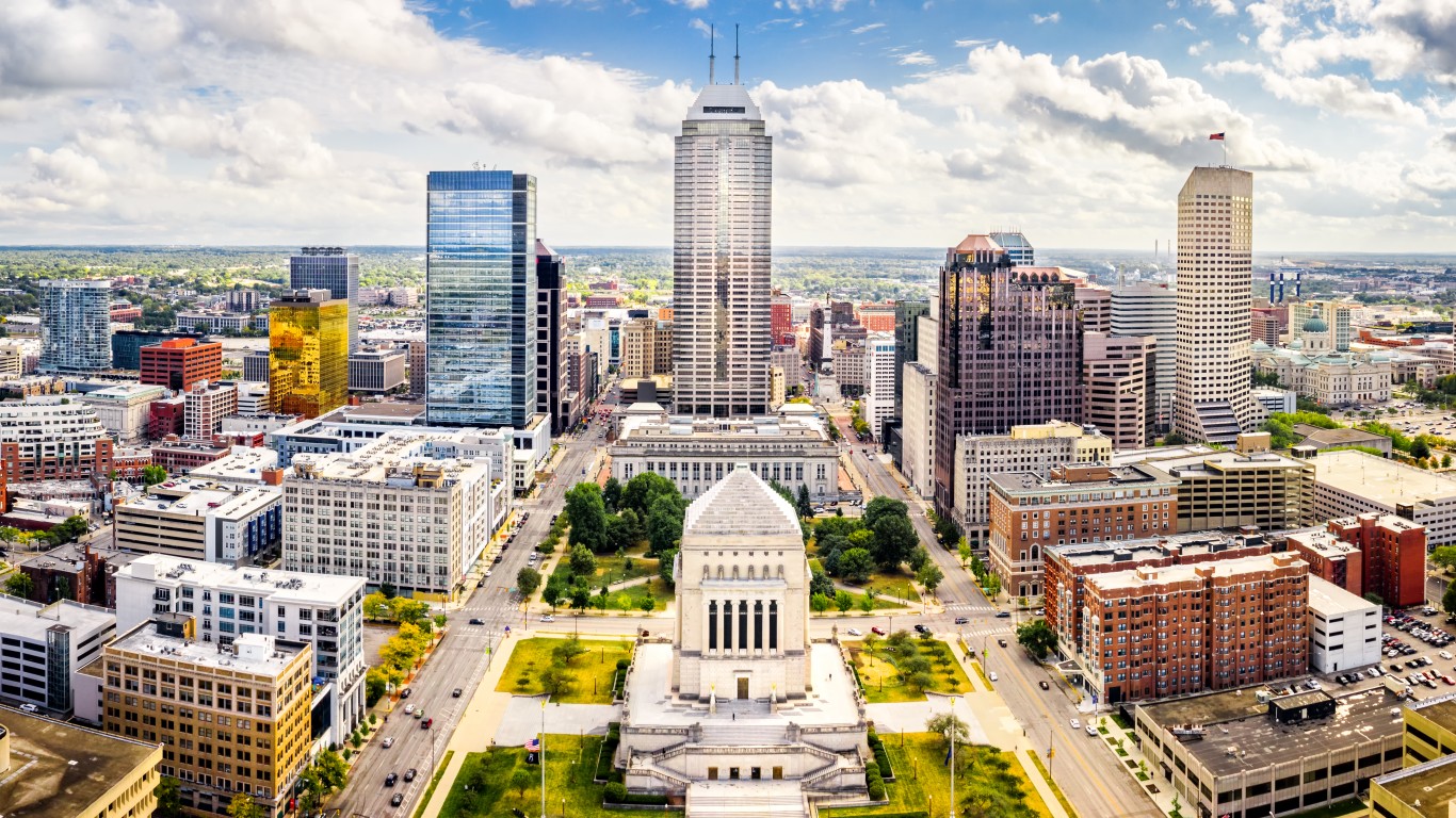 Indiana | Indiana Statehouse and Indianapolis skyline on a sunny afternoon.