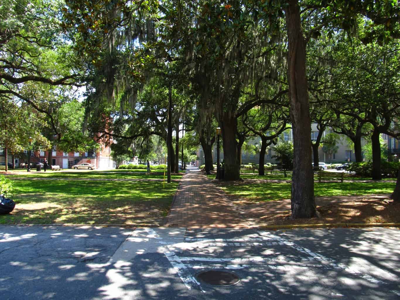 Oglethorpe Square, Savannah, G... by Ken Lund