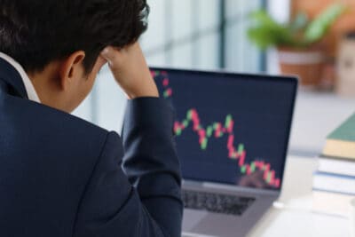 The Stock Market Is Overbought and Insiders Are Selling: Grab These 5 High-Yield Blue Chips Now