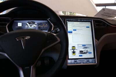 Carl Icahn Buys More Shares, and Tesla Insider Bucks the Selling Trend