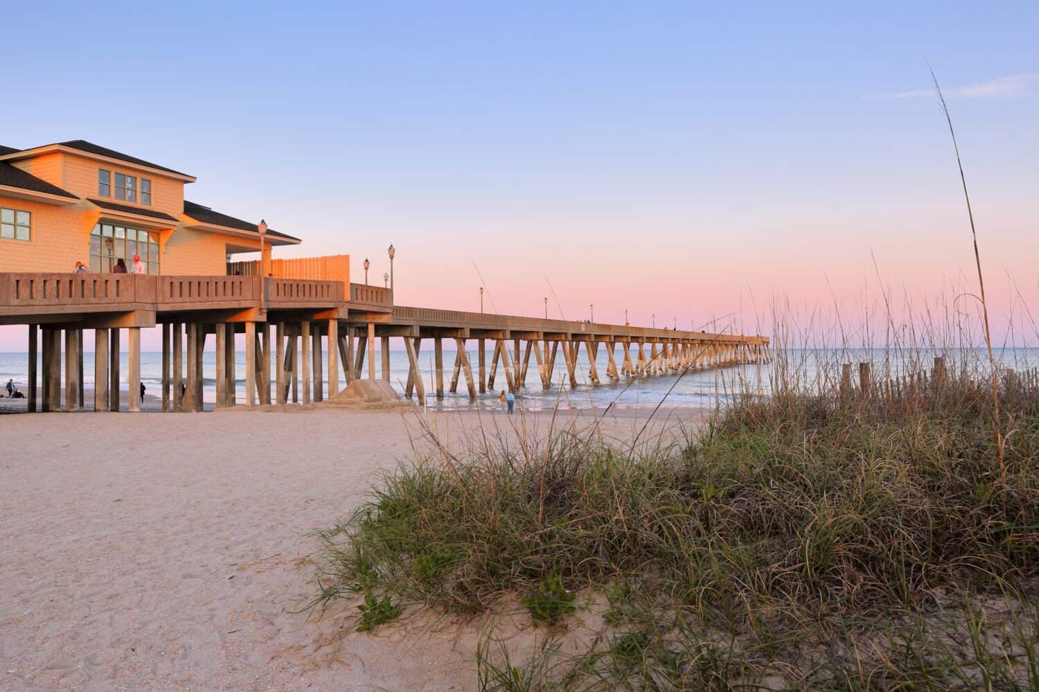 Beautiful sunset over Jennette&#039;s Pier , Nags Head North Carolina. Originally built in 1939, Jennette’s is the oldest fishing pier on the Outer Banks, NC USA