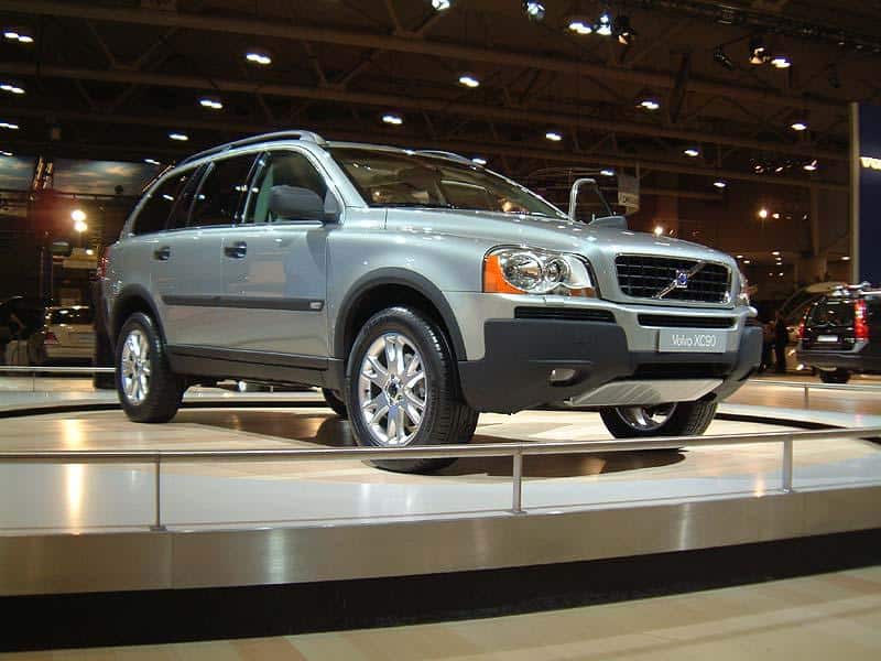 Volvo XC90 1 by Autoforum