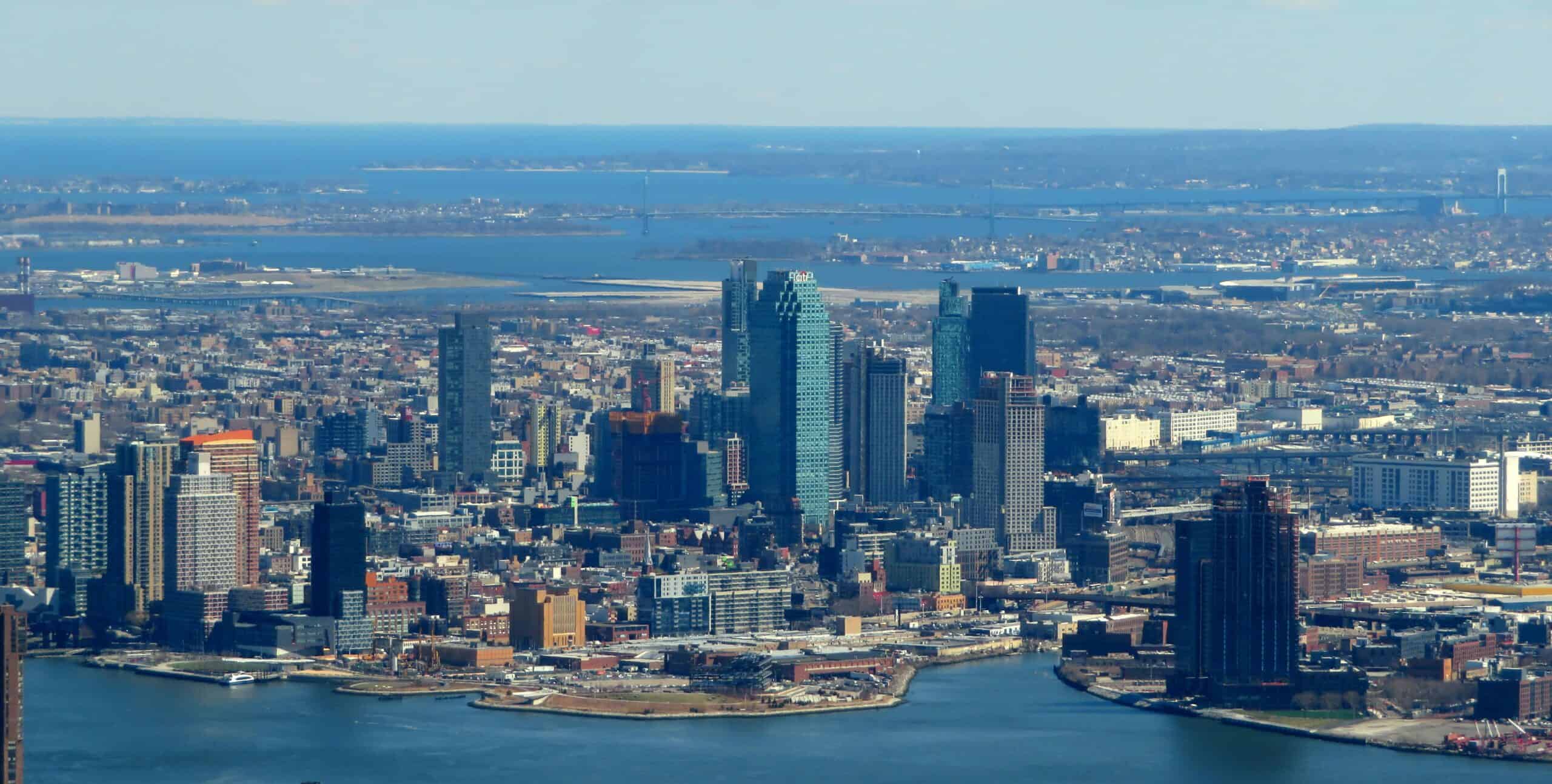 Long Island City, Queens, New ... by Ken Lund