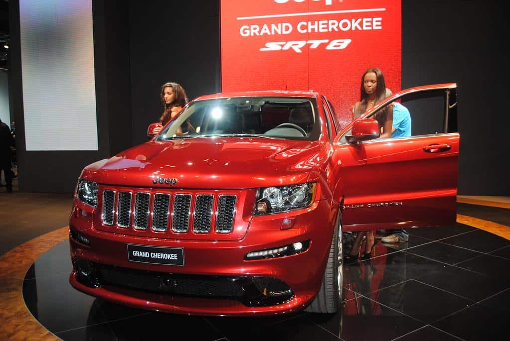 Jeep Grand Cherokee SRT8 by Autoviva.com