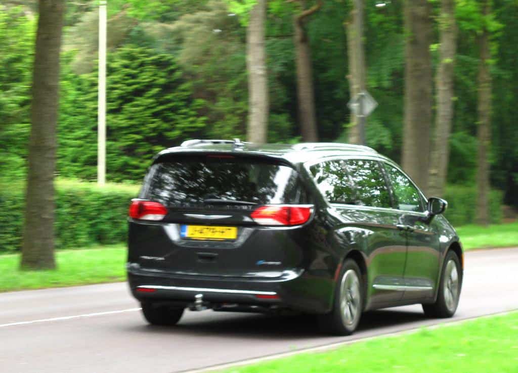 2017 Chrysler Pacifica Hybrid 3.6 PHEV by Rutger van der Maar