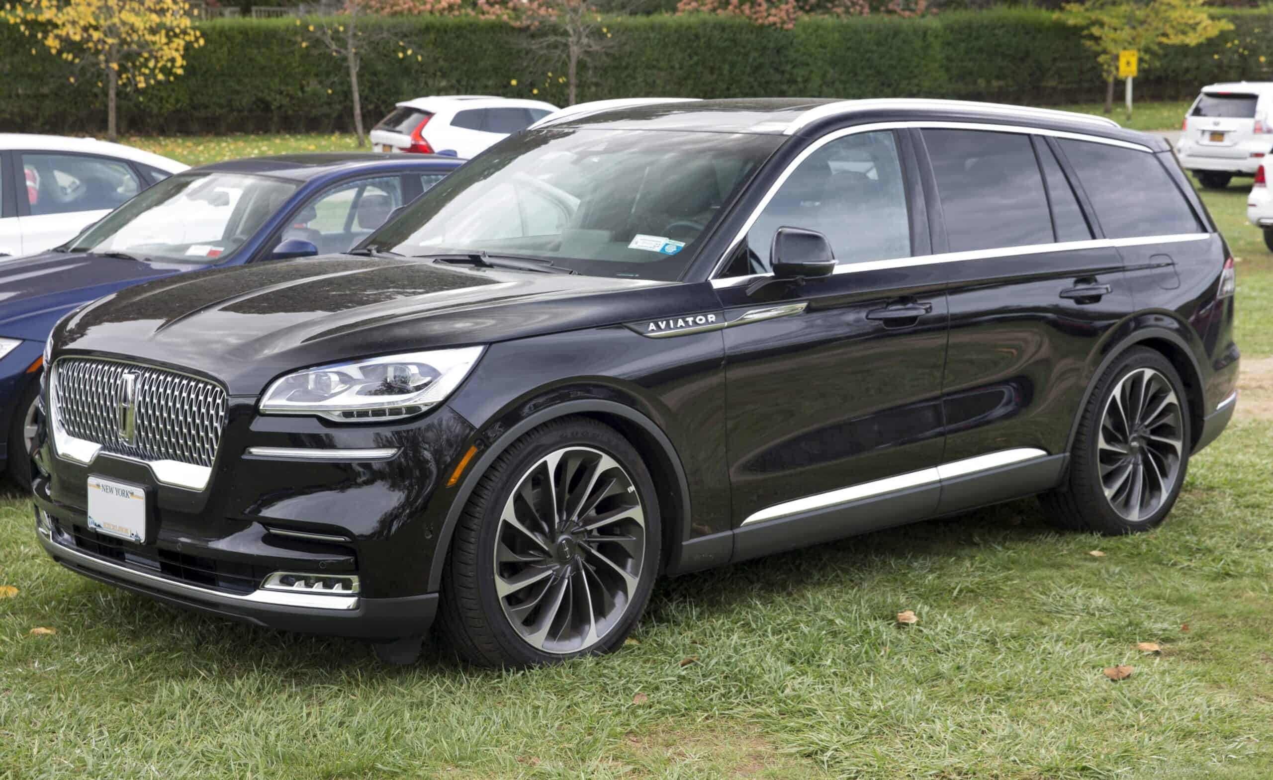 Lincoln+Aviator | 2020 Lincoln Aviator Reserve in Infinite Black, front left