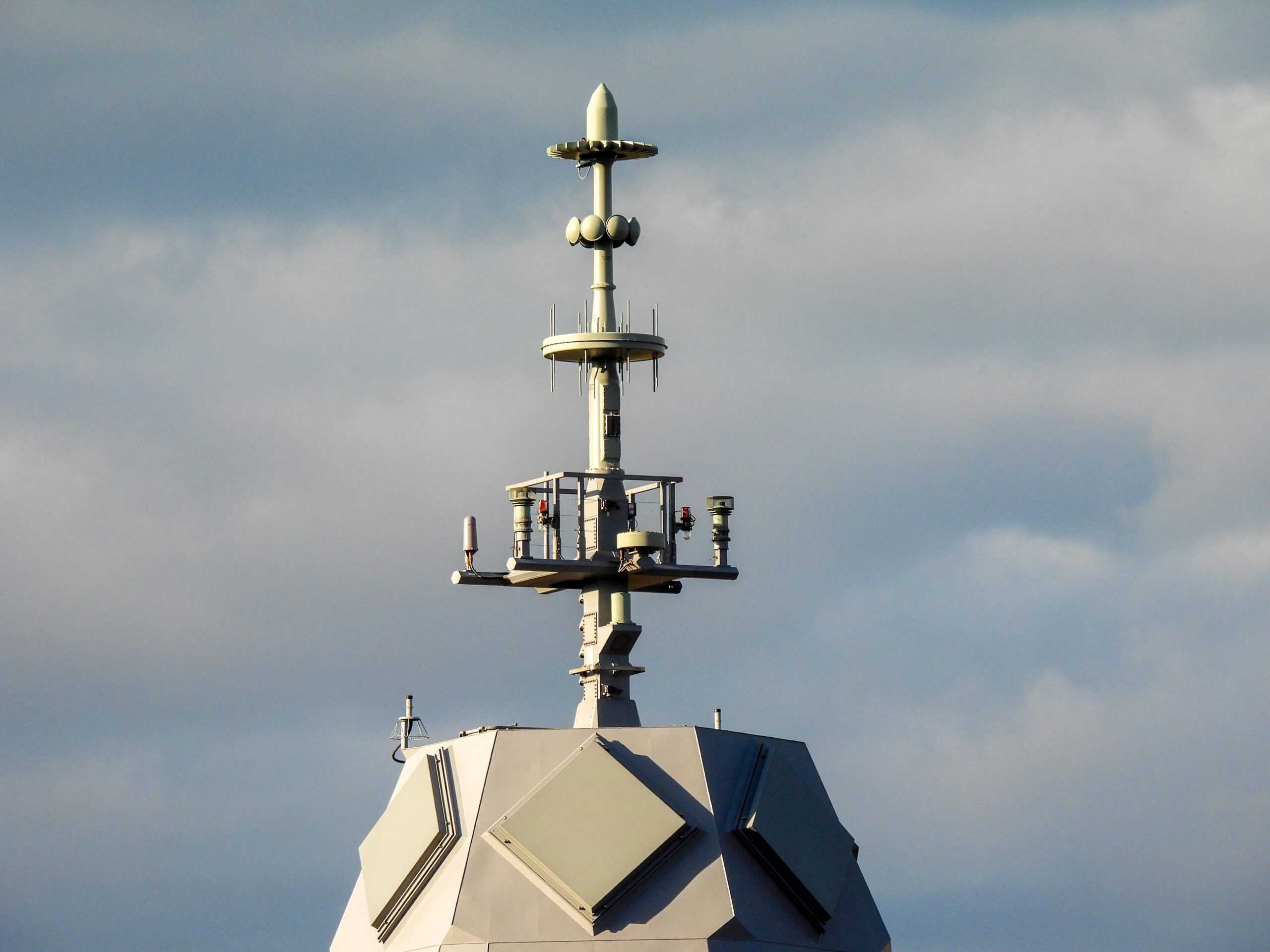 Australia navy | HMAS Warramunga Communications Mast