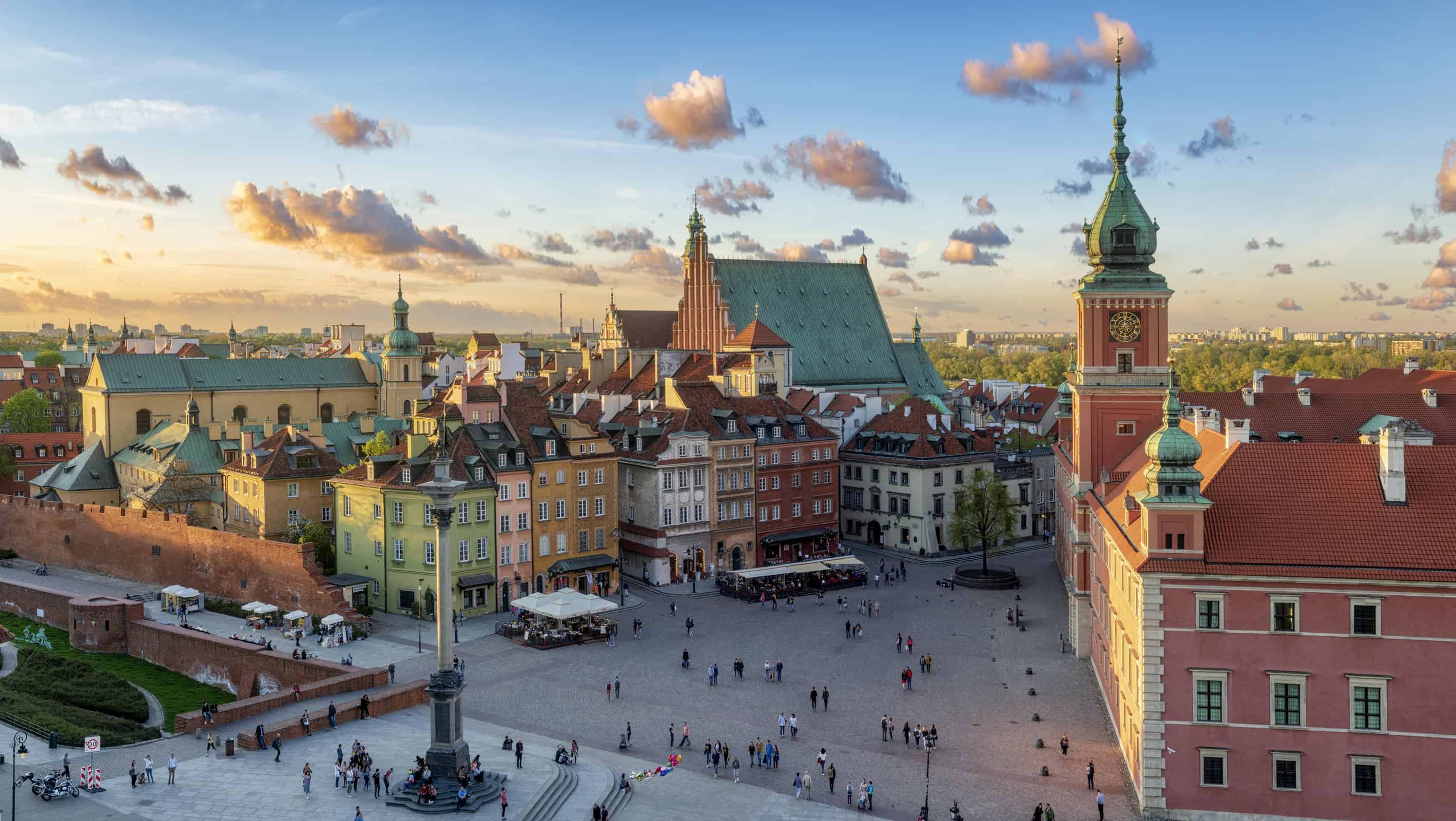 Poland | Warsaw, Royal castle and old town at sunset