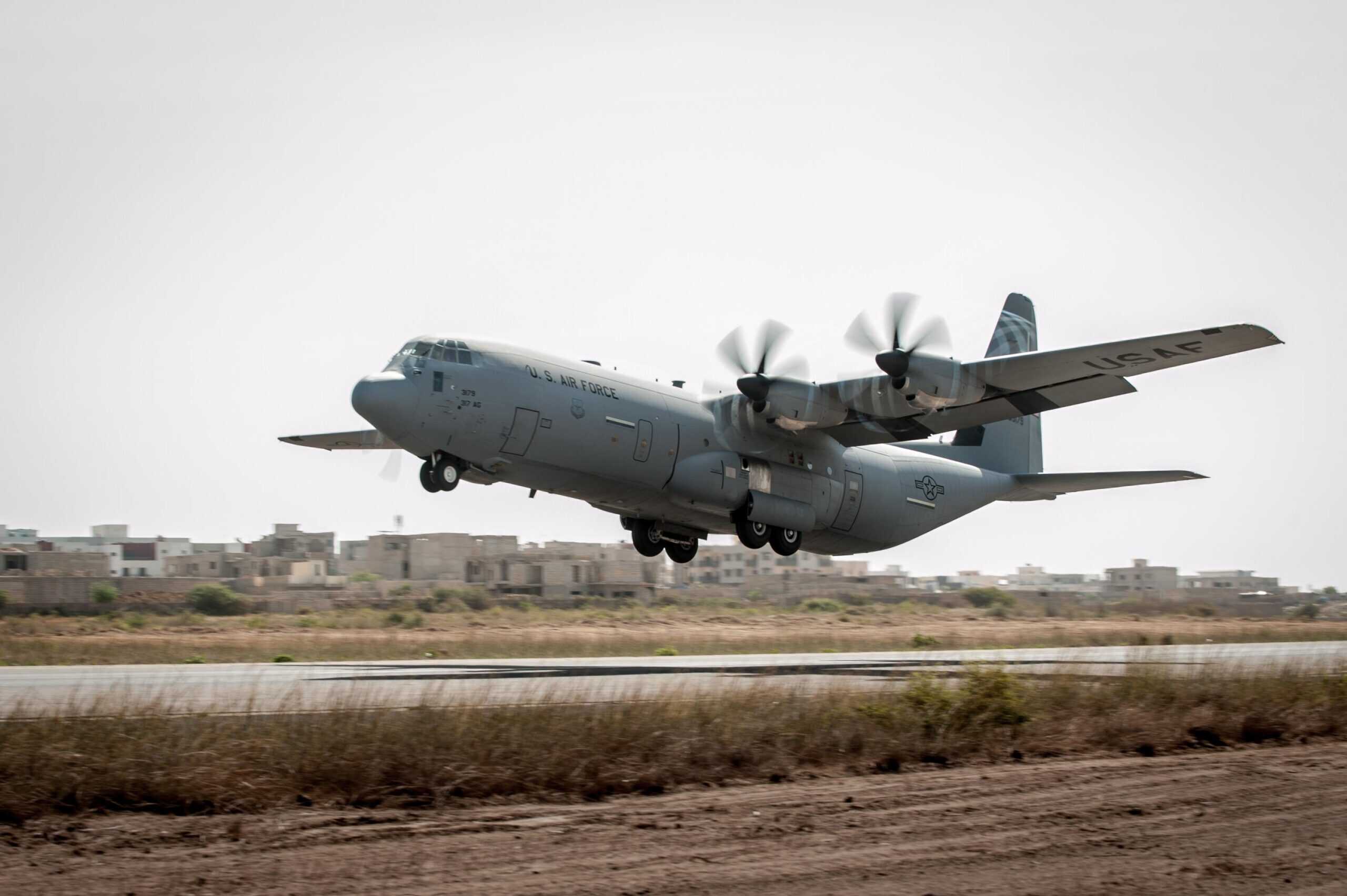 Senegal+military+aircraft | Transporting humanitarian aid