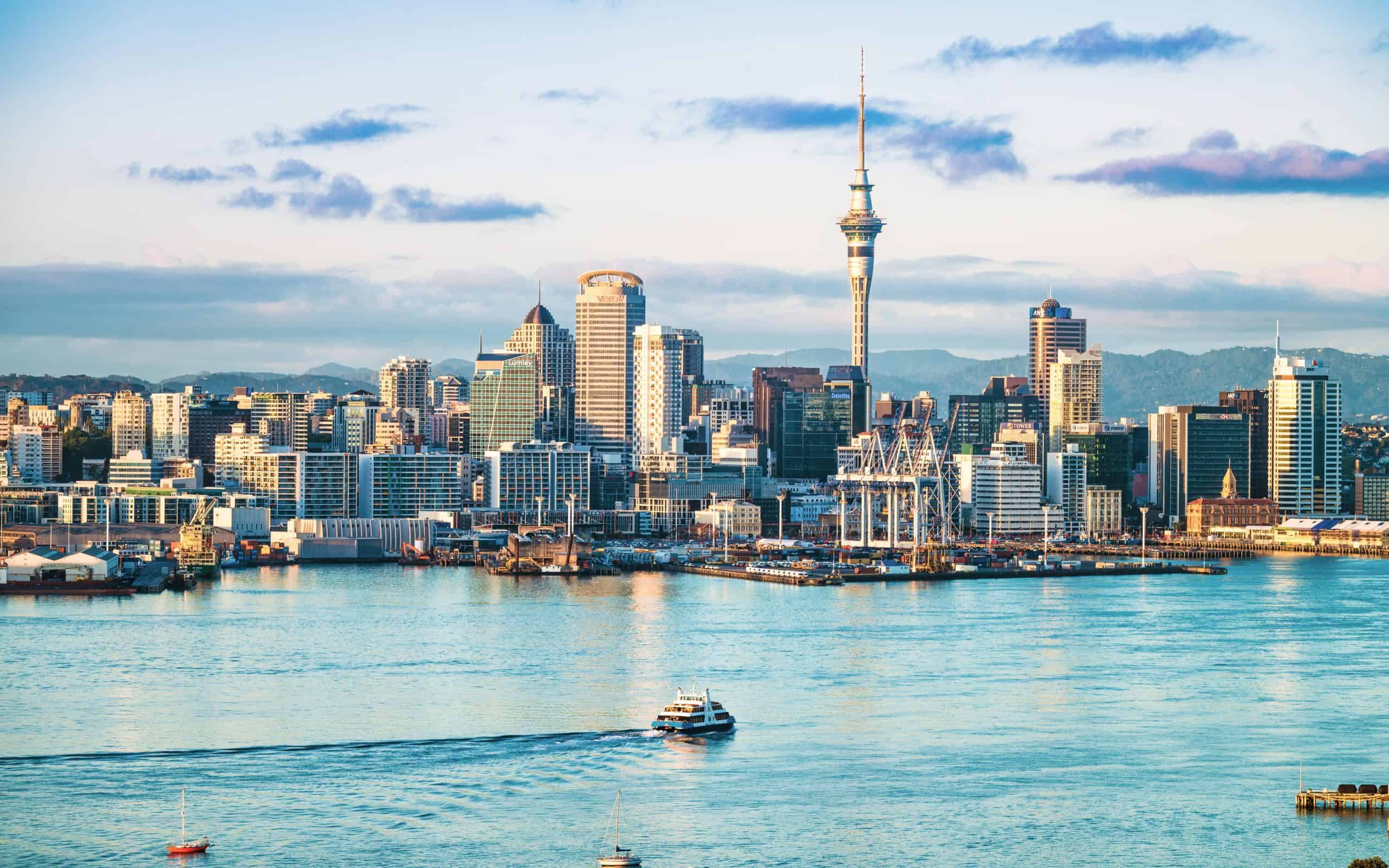 New Zealand | Auckland&#039;s skyline at dawn