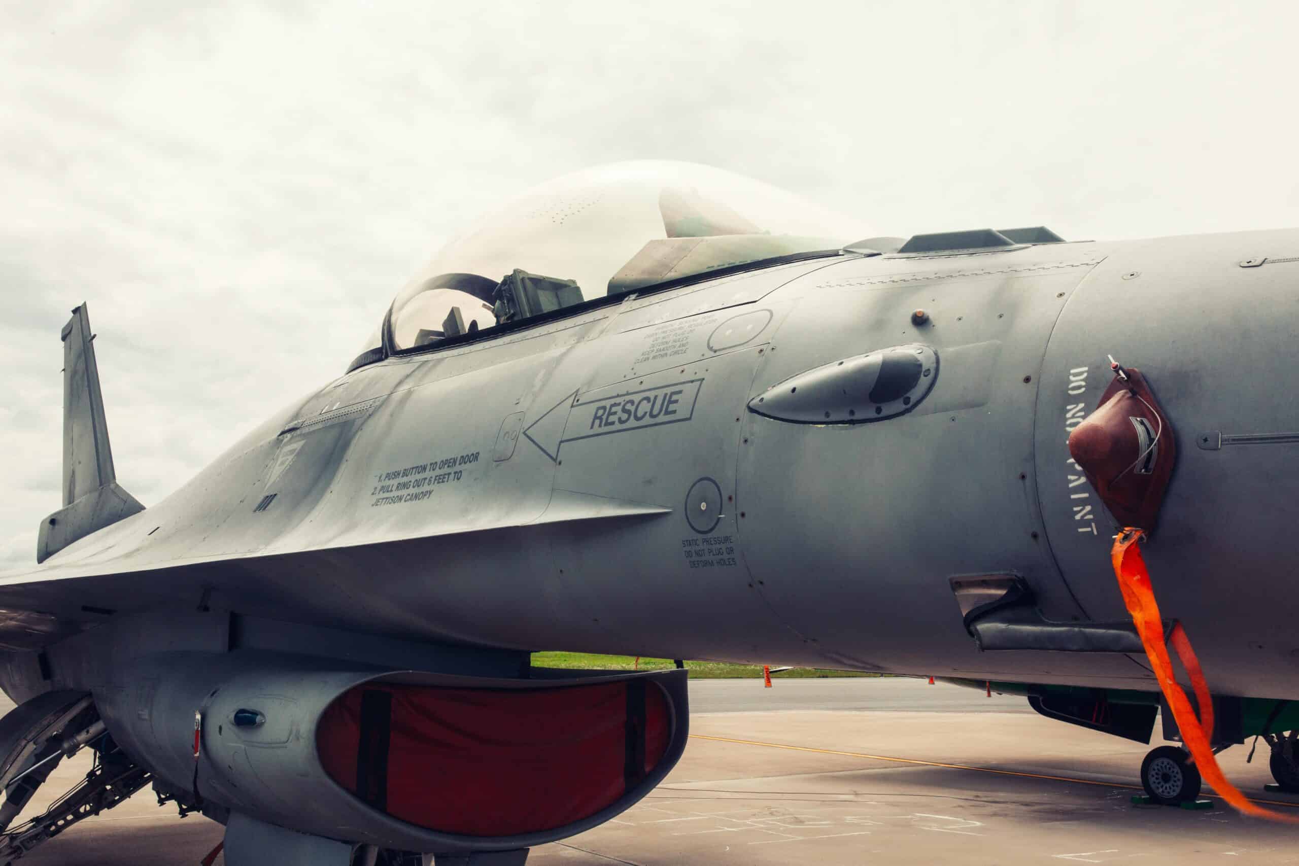 Angola military aircraft | Fighter jet at the runway