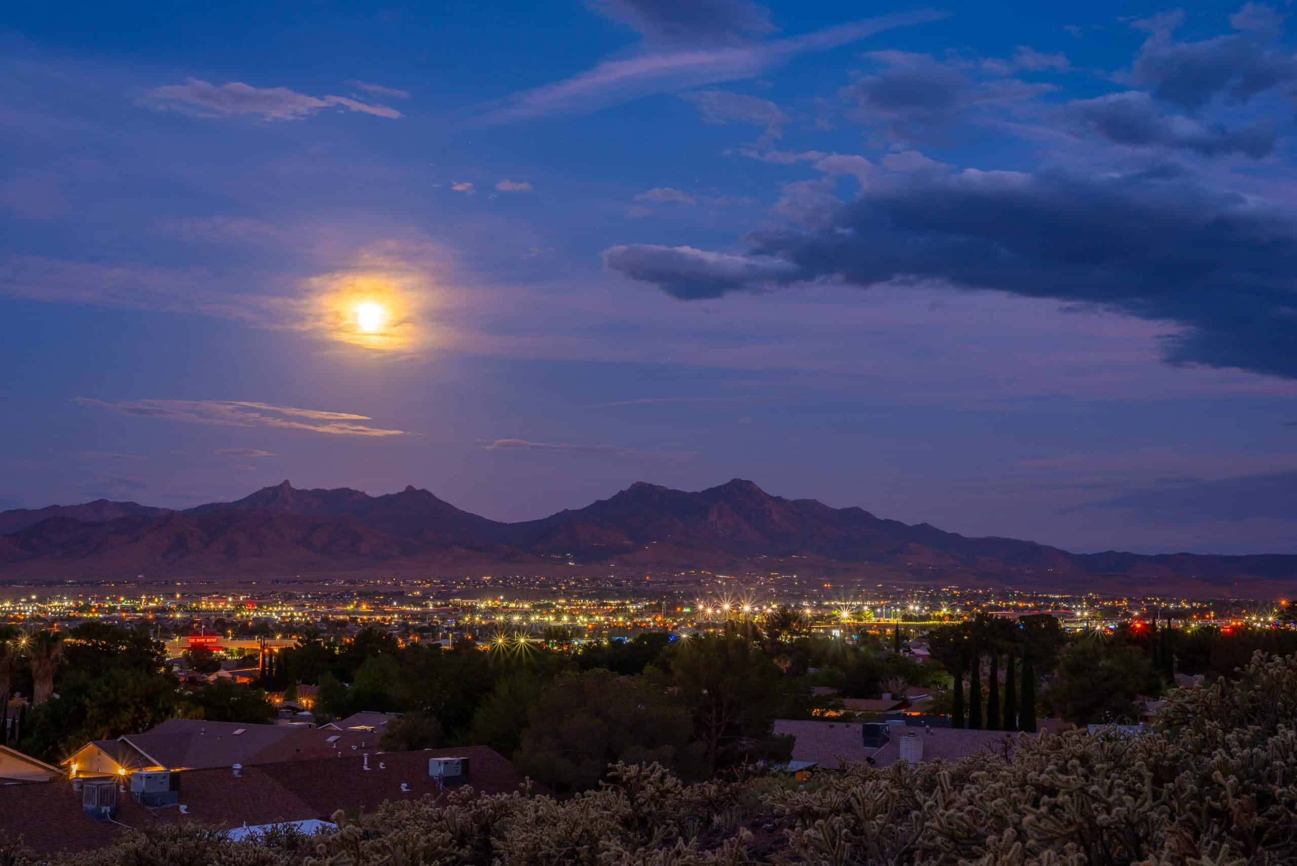 Kingman, Arizona | Moonrise over Kingman