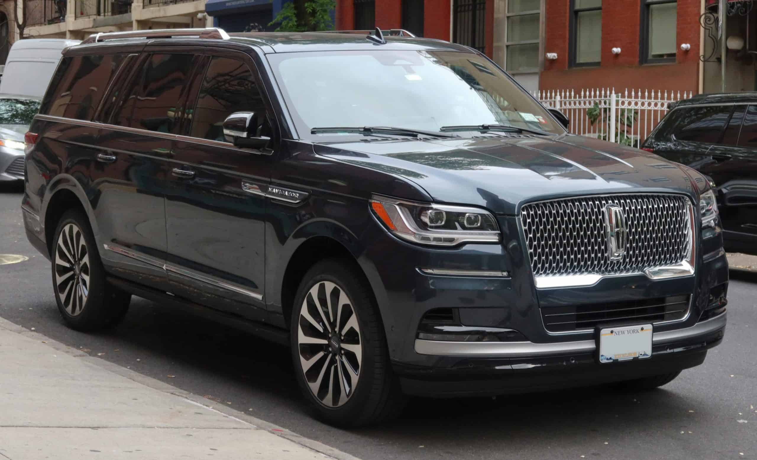 Lincoln+Navigator+L | 2022 Lincoln Navigator L &#039;Reserve&#039; (facelift), front 4.27.23