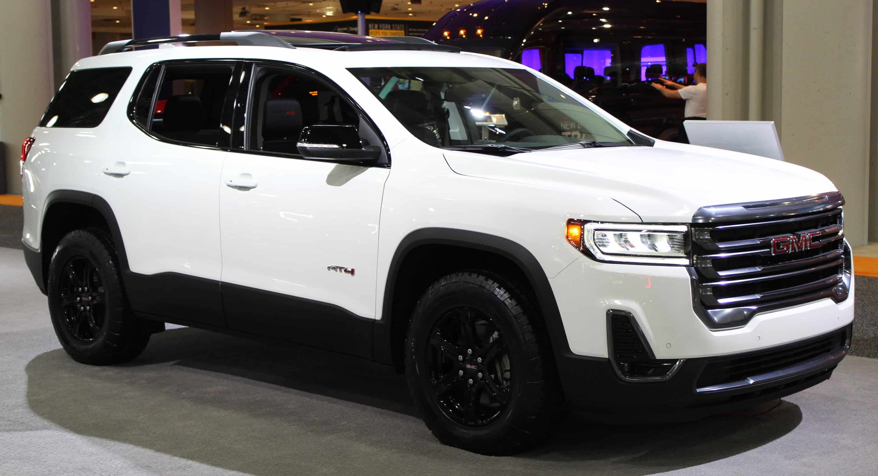 2020 GMC Acadia AT4 front NYIAS 2019 by Kevauto