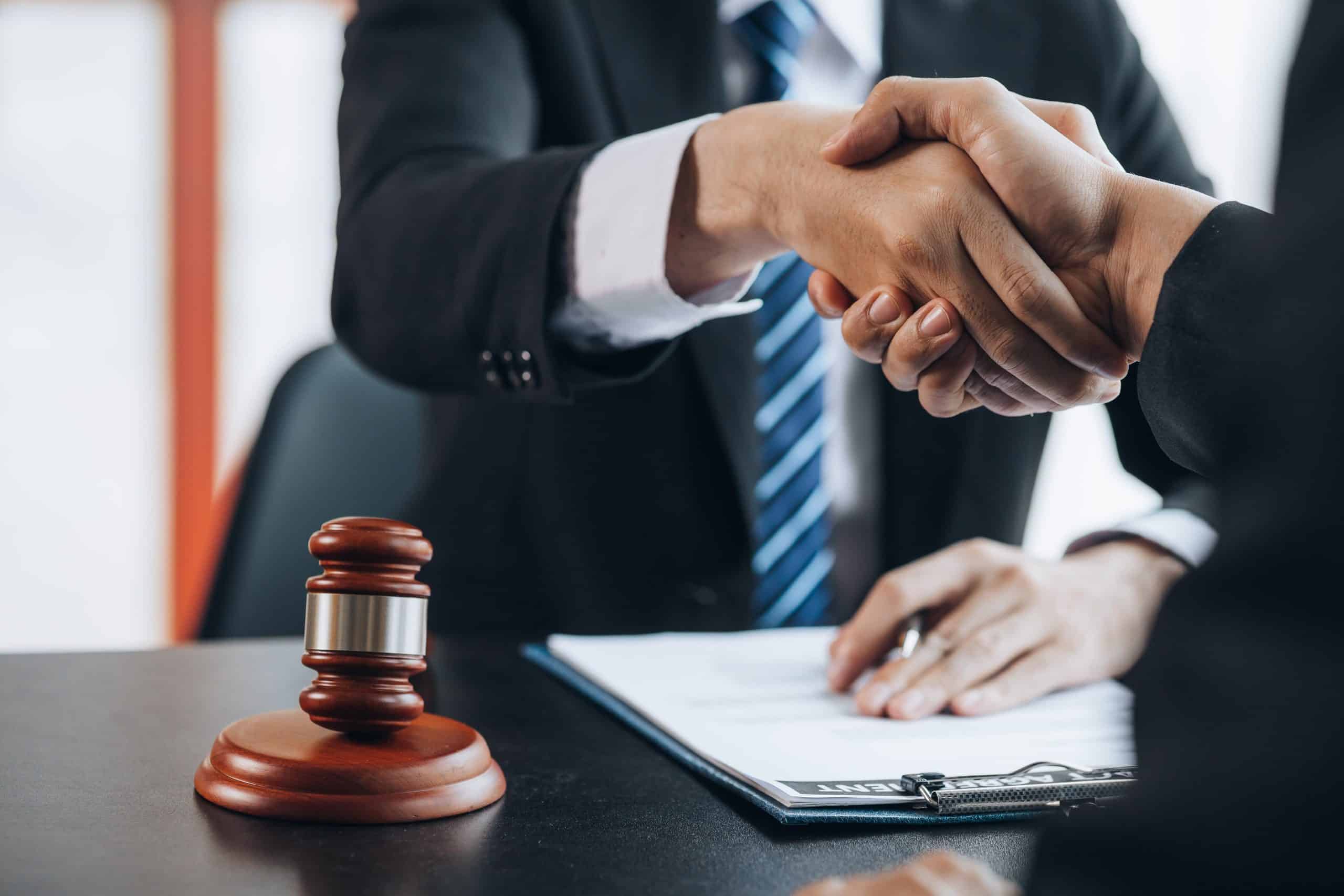 lawyer | Lawyers shake hands with clients who come to testify in the case of embezzlement from business partners who jointly invest in the business. The concept of hiring a lawyer for legal proceedings.