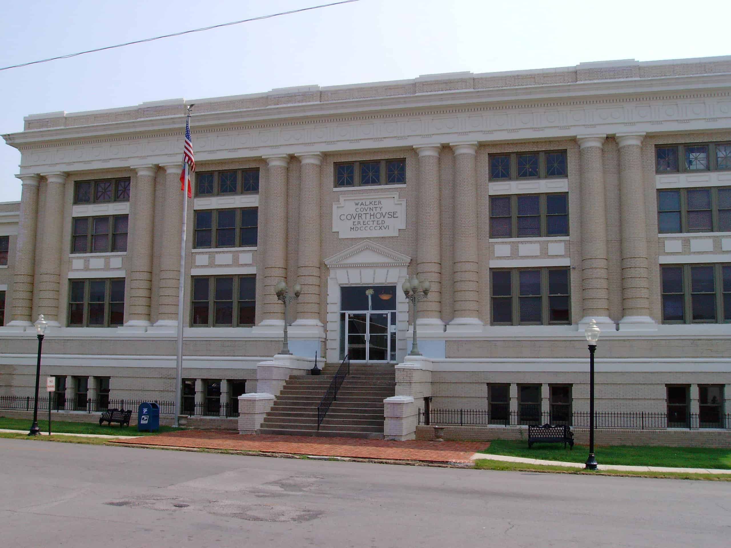 File:Walker County (GA) Courthouse.jpg by PrometheusX303 at English Wikipedia