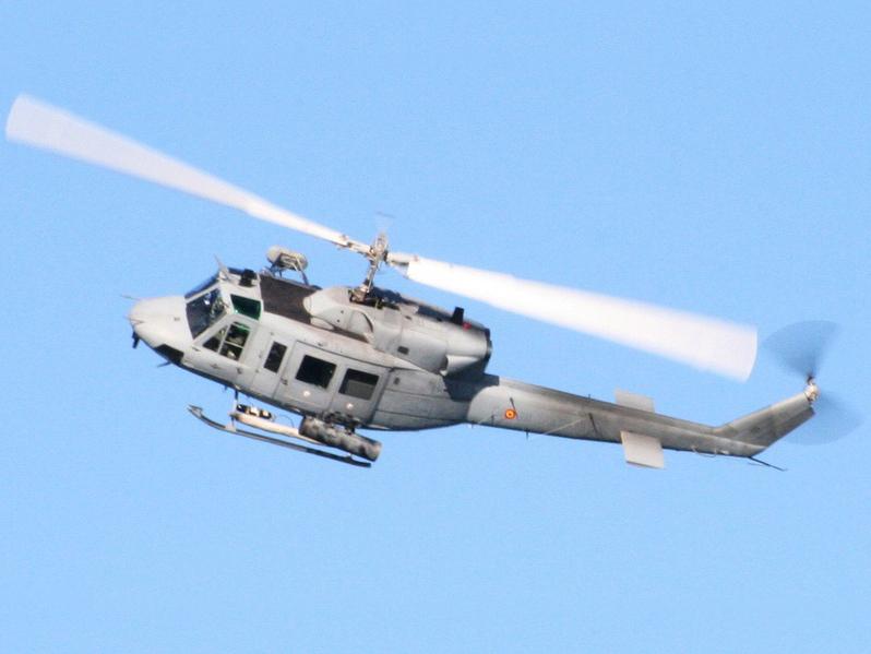 Agusta Bell AB 212 spanish navy (cropped+repaired) by Pablo Lanza + User:Sorruno