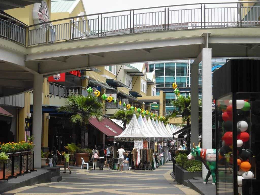 expat auswandern Malaysia Shopping Malls KL The Curve street by Conny Sandland