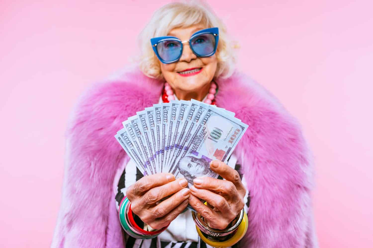 Happy and funny cool old lady with fashionable clothes portrait on colored background - Youthful grandmother with extravagant style, concepts about lifestyle, seniority and elderly people