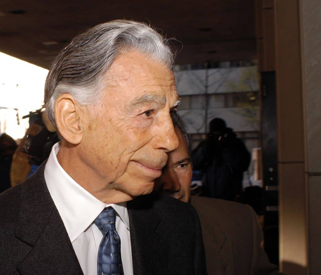 Billionaire Investor Kirk Kerkorian Sues Automaker Daimler Chrysler AG