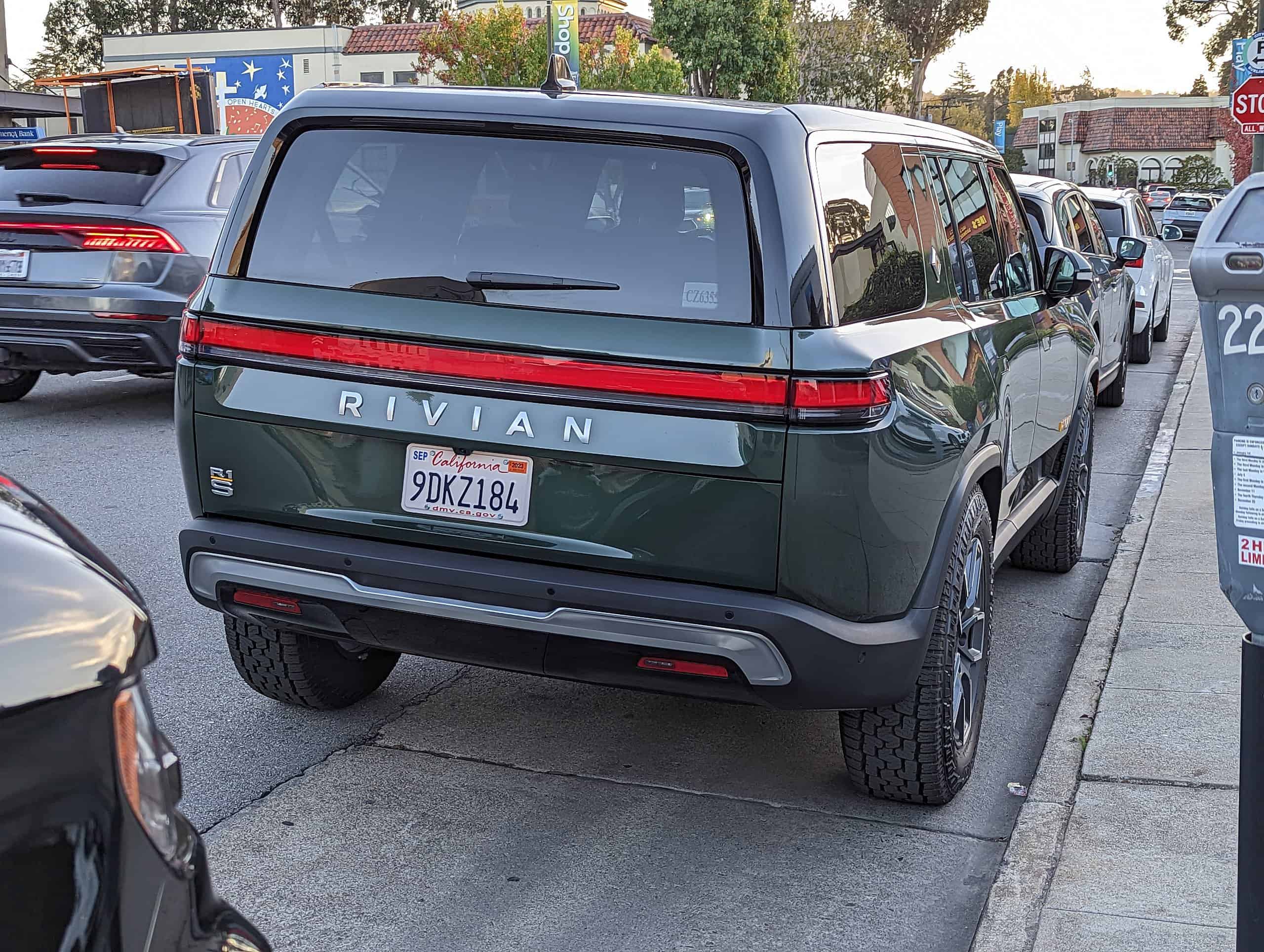 Rivian R1S