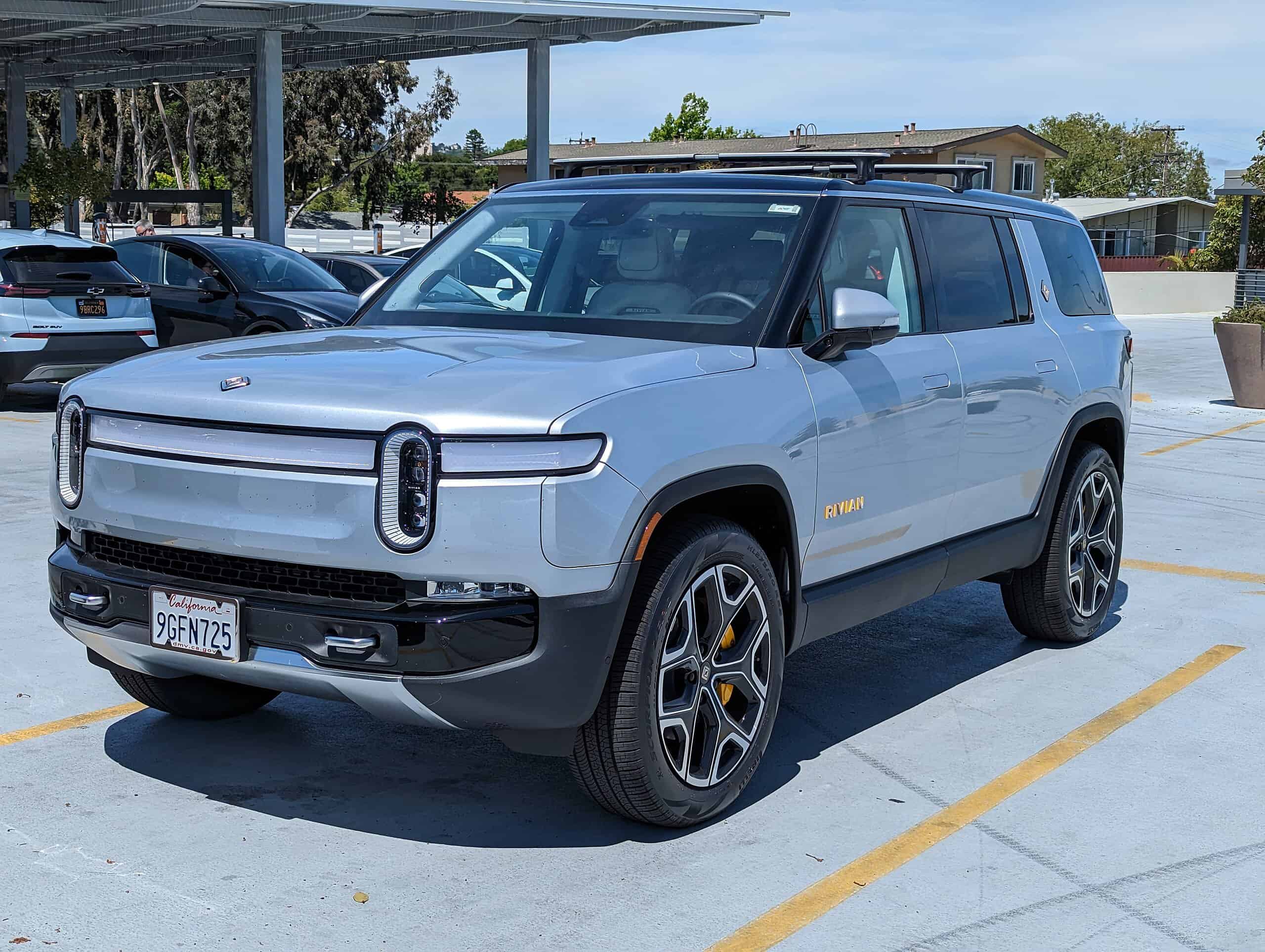 Rivian R1S