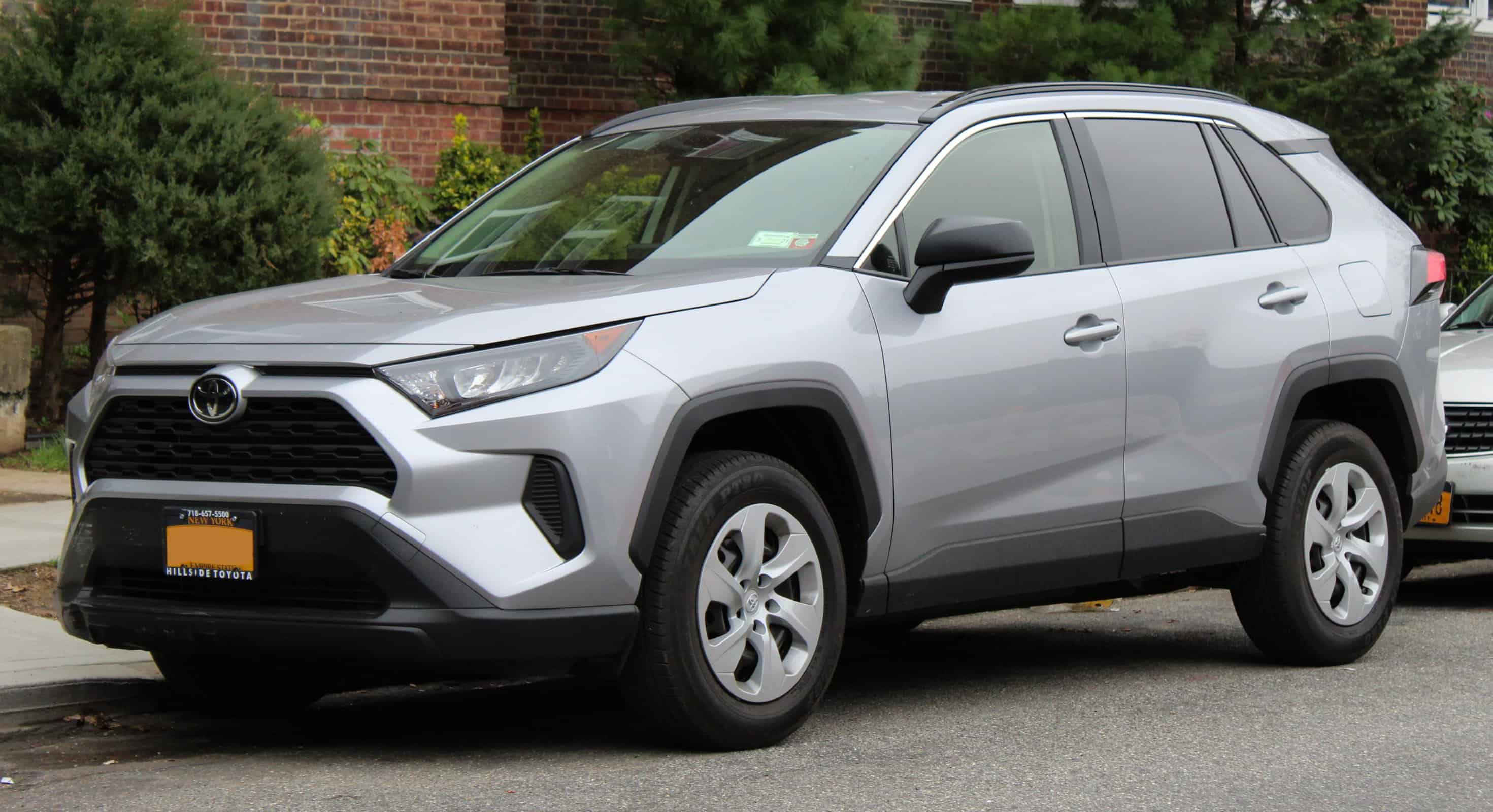 2019 Toyota RAV4 LE 2.5L front 4.14.19 by Kevauto