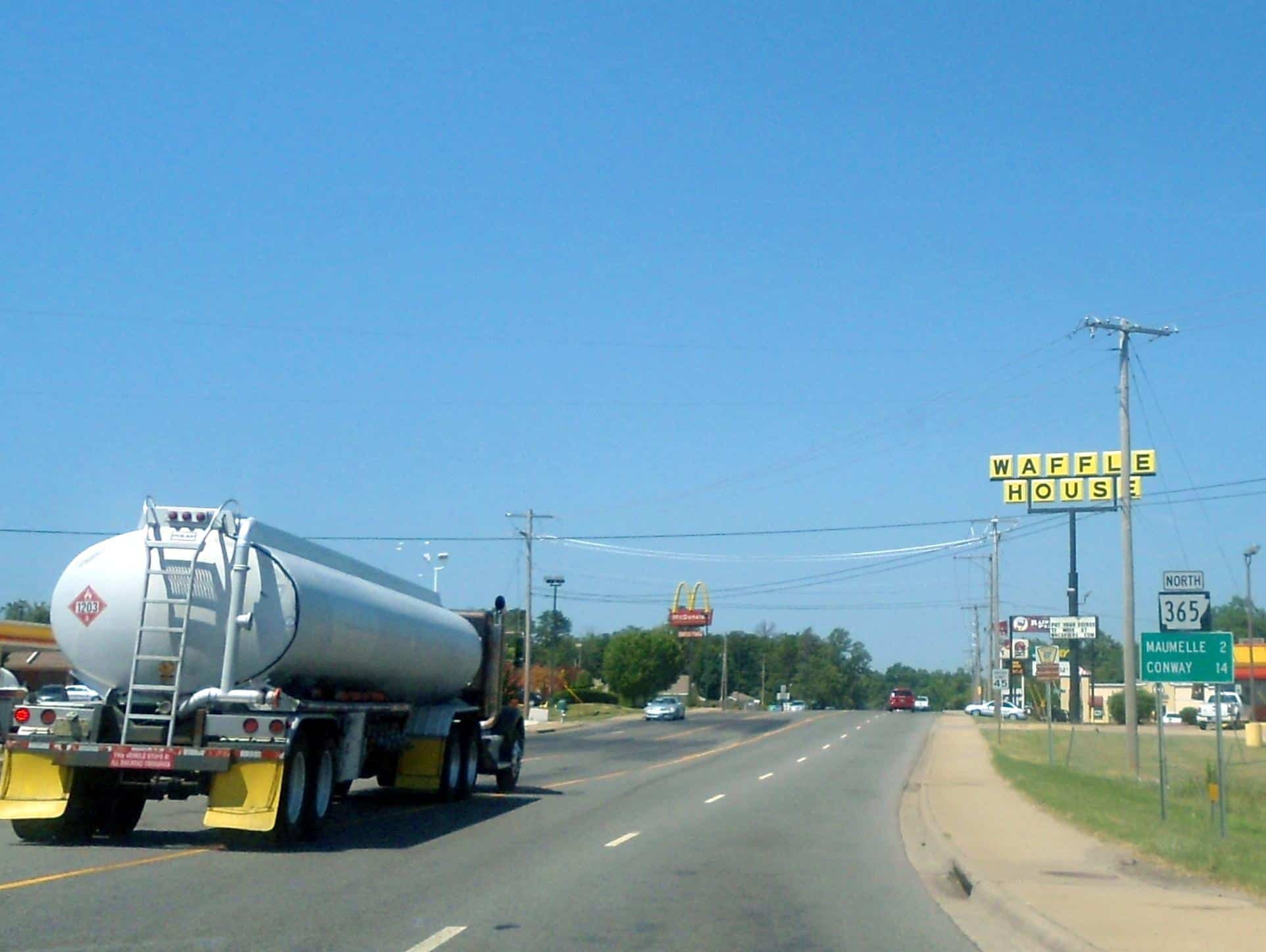 Highway 365 near Maumelle, Arkansas by Brandonrush