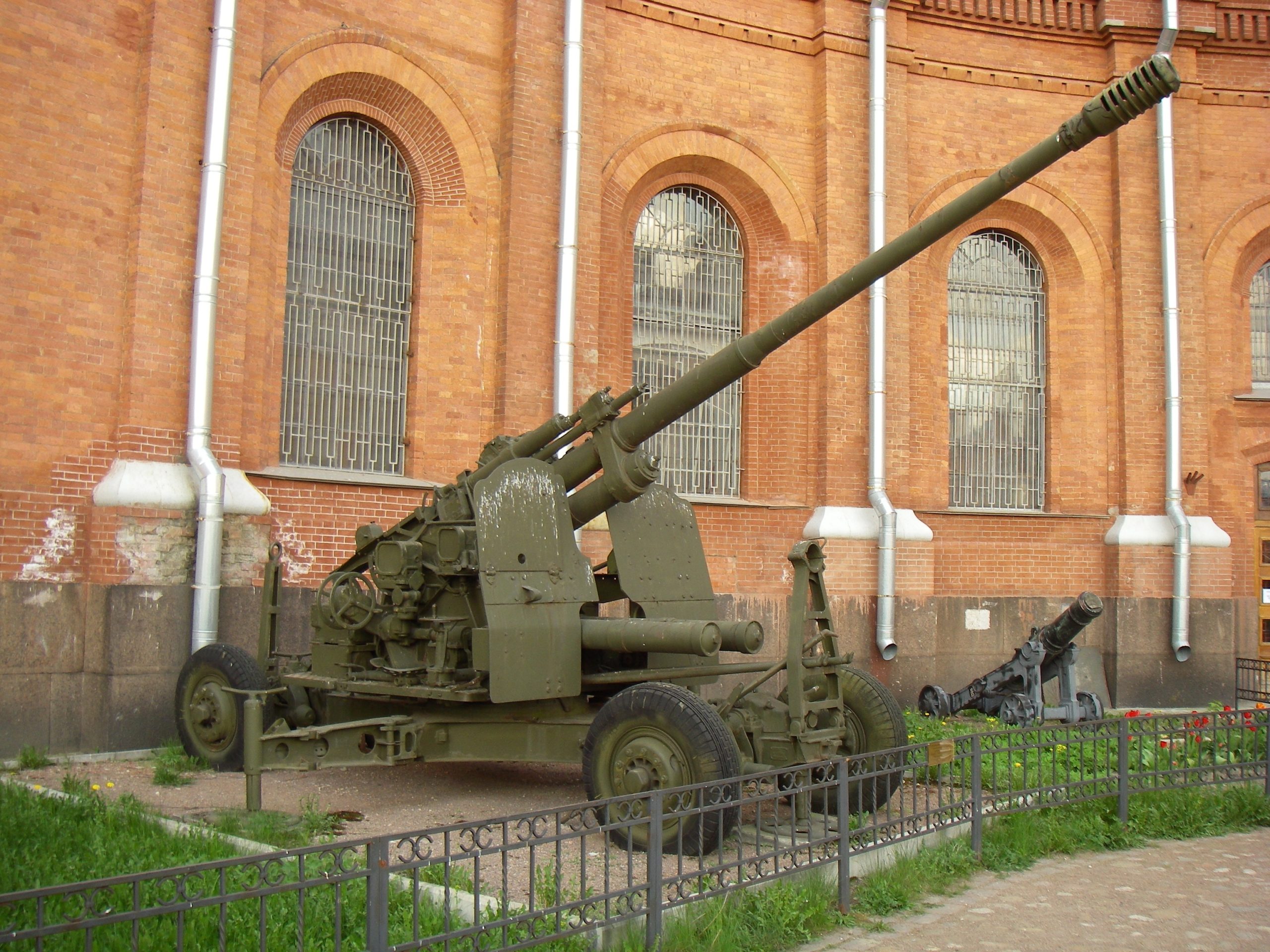 100-mm anti-aircraft gun KS-19 in Saint Petersburg Artillery museum