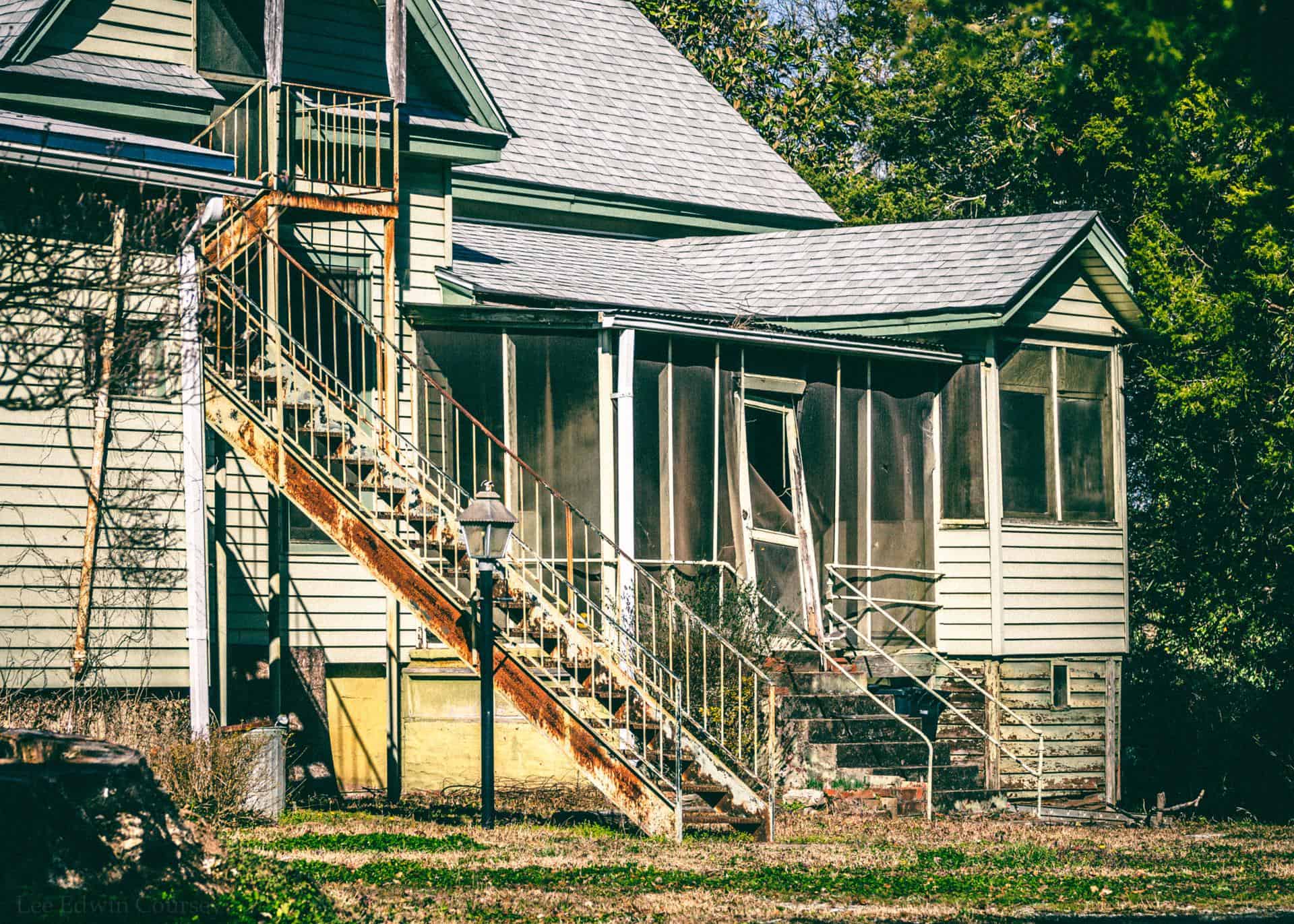 Rusty Stairs - Jonesboro, Geor... by Lee Coursey