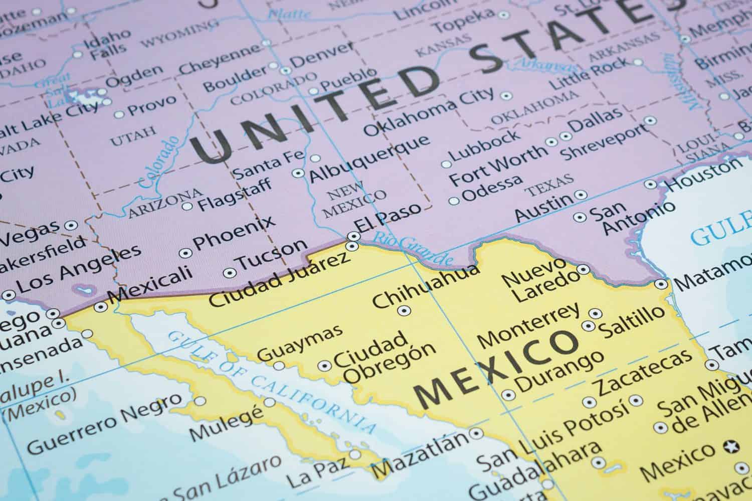 Close up to a United States of america and mexican frontier political map with most importants cities