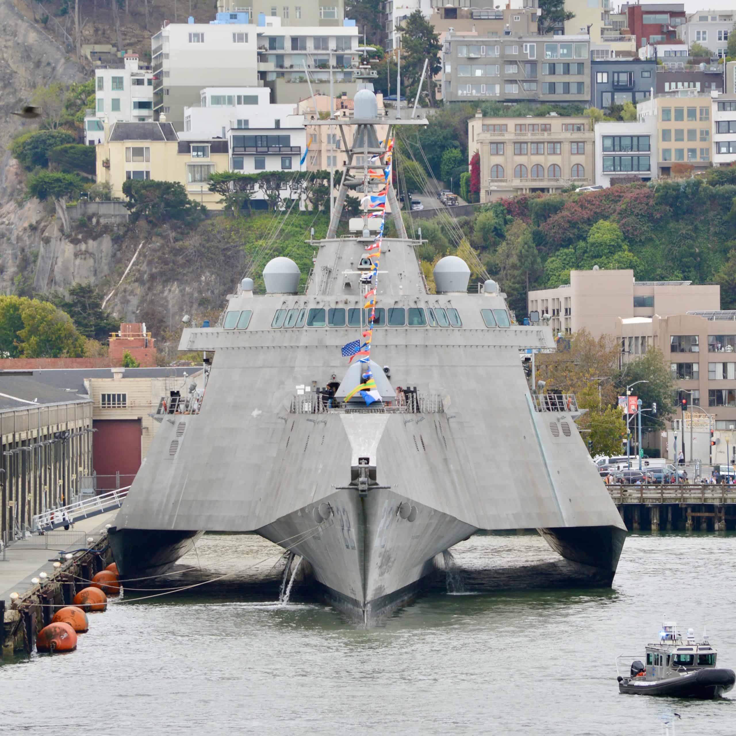 USS+Kansas+City+LCS-22 | s13 USS Kansas City, from dead ahead, US Navy Litorial Combat Ship LCS 22, Independence class DSC_0027