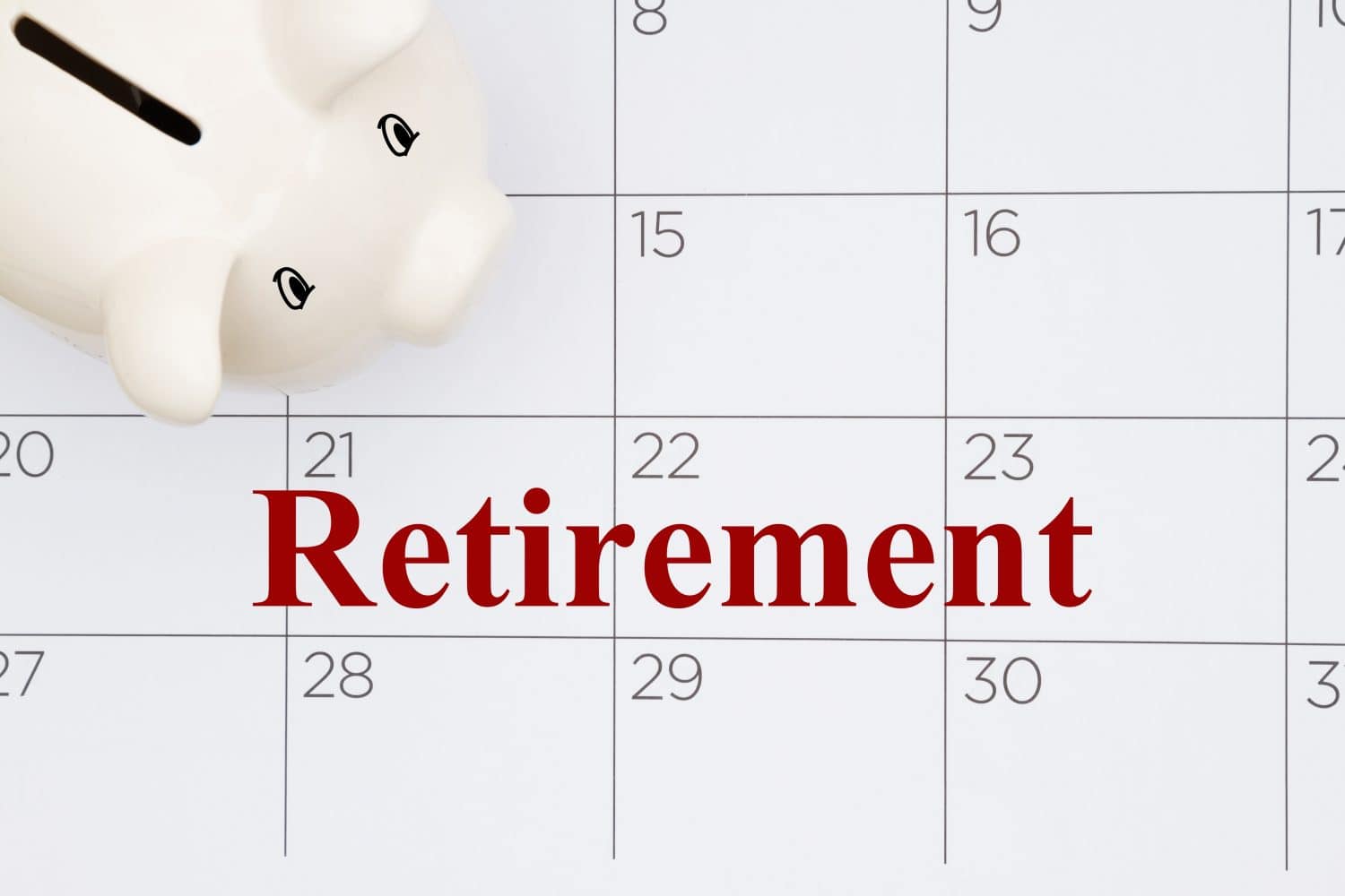 Retirement message with a white piggy bank on a calendar