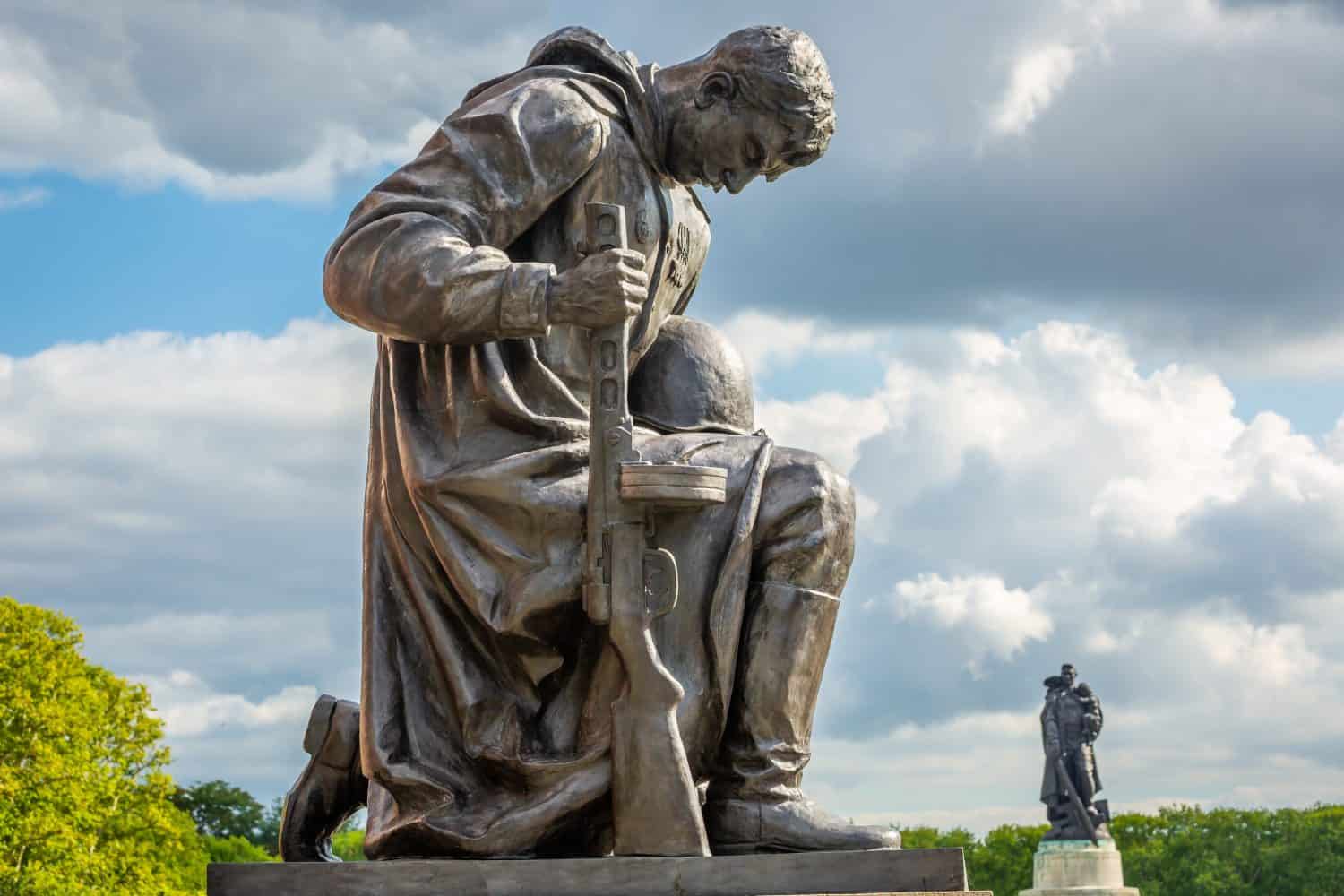 Red Army soldier paying respect in Tretptower soviet war memorial, Berlin Germany