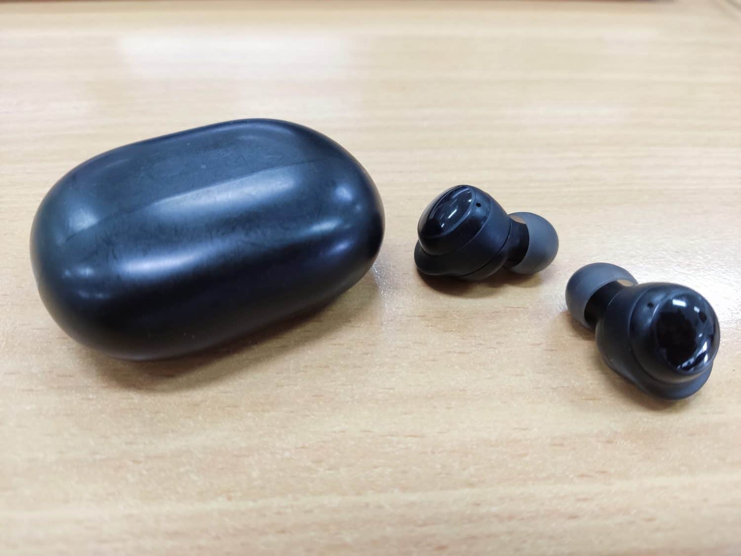 Wireless earbuds that are connected via bluetooth and do not have a wire