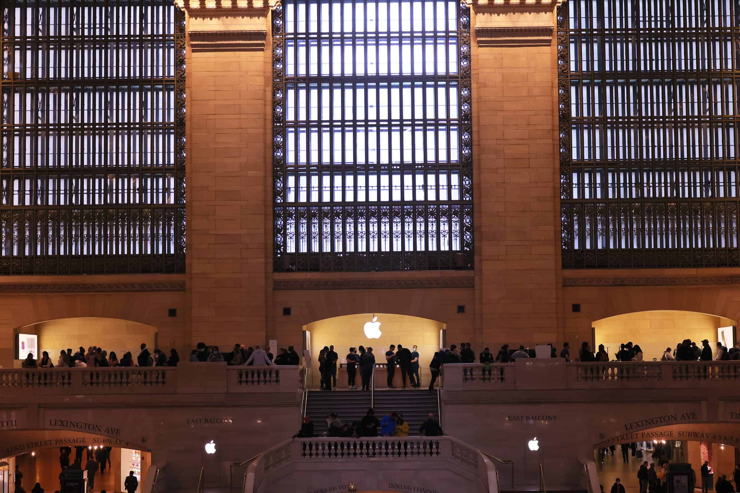 Apple Store Employees At Their Grand Central Store Start Unionization Process