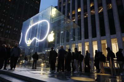 AI Where It Matters: Why Apple Is Poised to Become the Invisible AI King