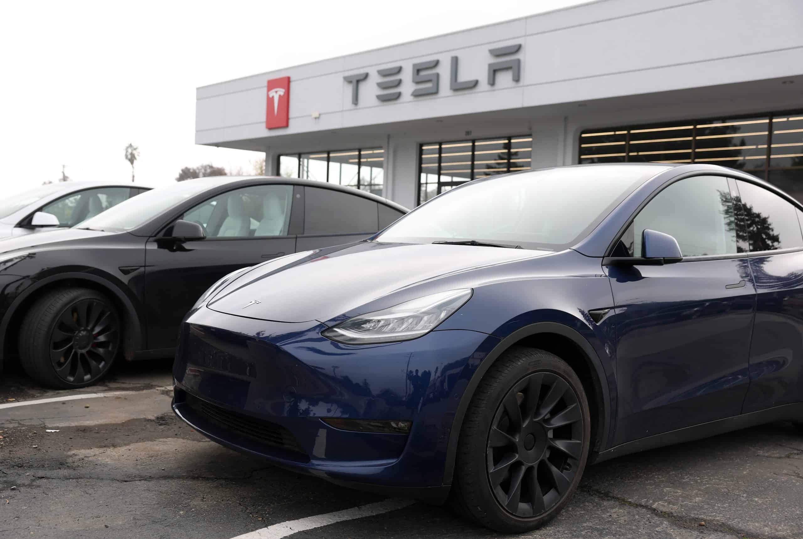 Tesla Recalls Almost 700,000 Vehicles Over Tire Pressure Warning System