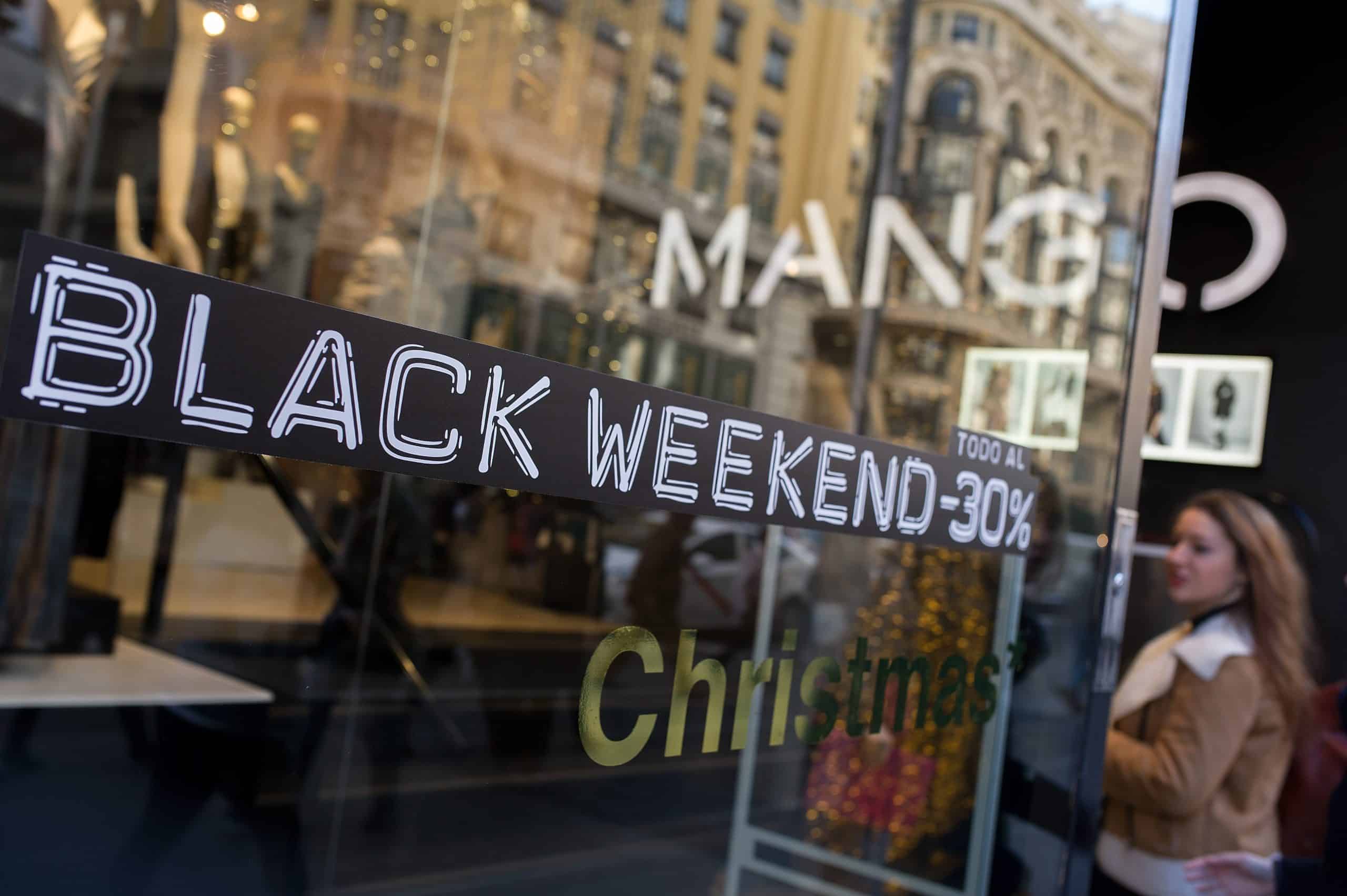 Black Friday Bargain Hunters Hit The Streets In Madrid And Barcelona