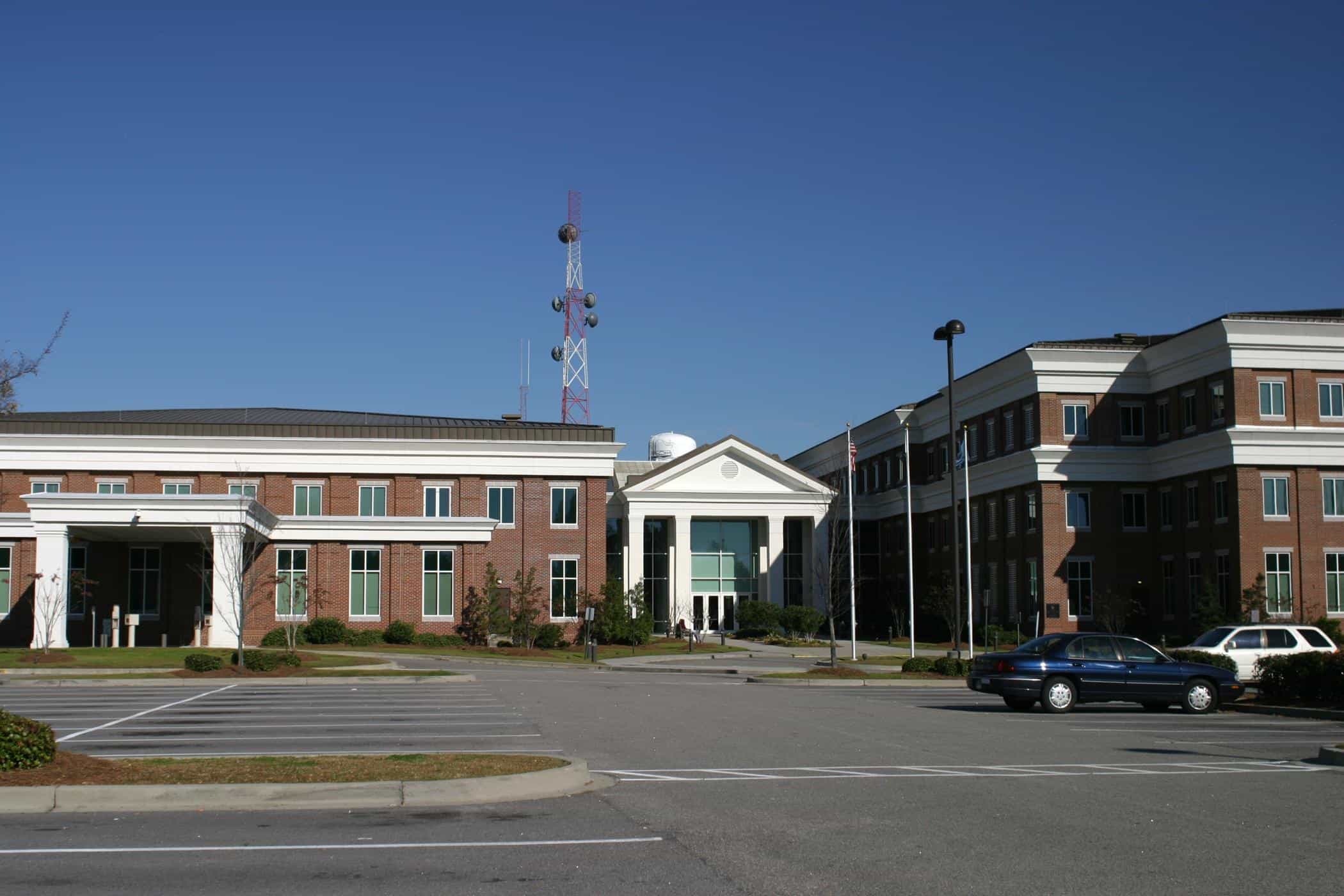 New Horry County Courthouse and county office complex, Conway, South Carolina (18 November 2006) by Pollinator at English Wikipedia