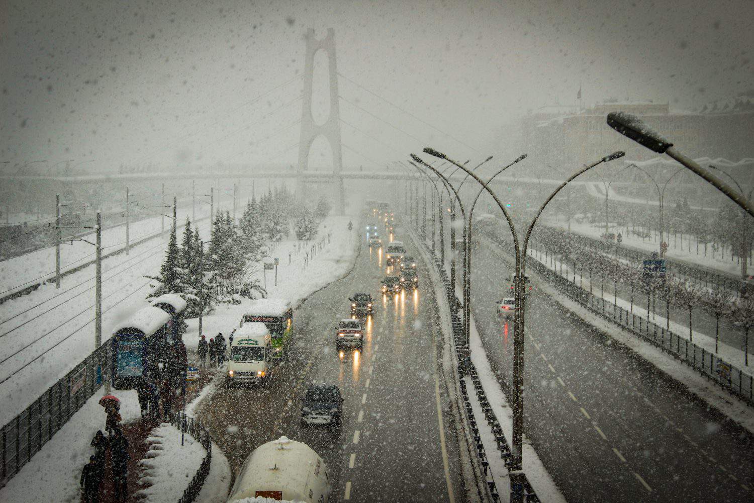 Travel on the main road in snowy weather ( Kocaeli - İzmit)