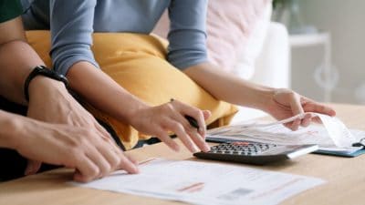 The 7 Obvious Signs You’re Poor Despite “Looking Rich”