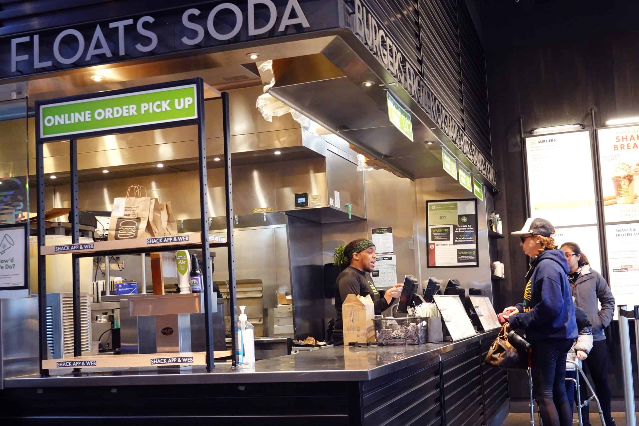 Shake Shack Reports Quarterly Earning That Beat Expectations, But Company Dampers Outlook