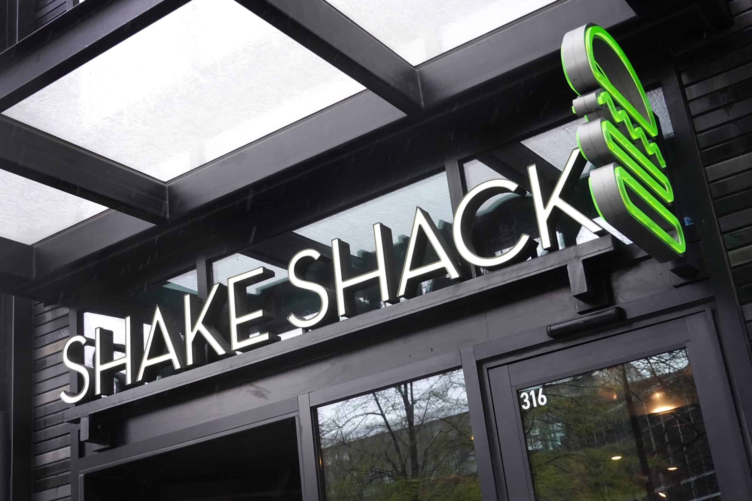 Shake Shack Reports Quarterly Earning That Beat Expectations, But Company Dampers Outlook