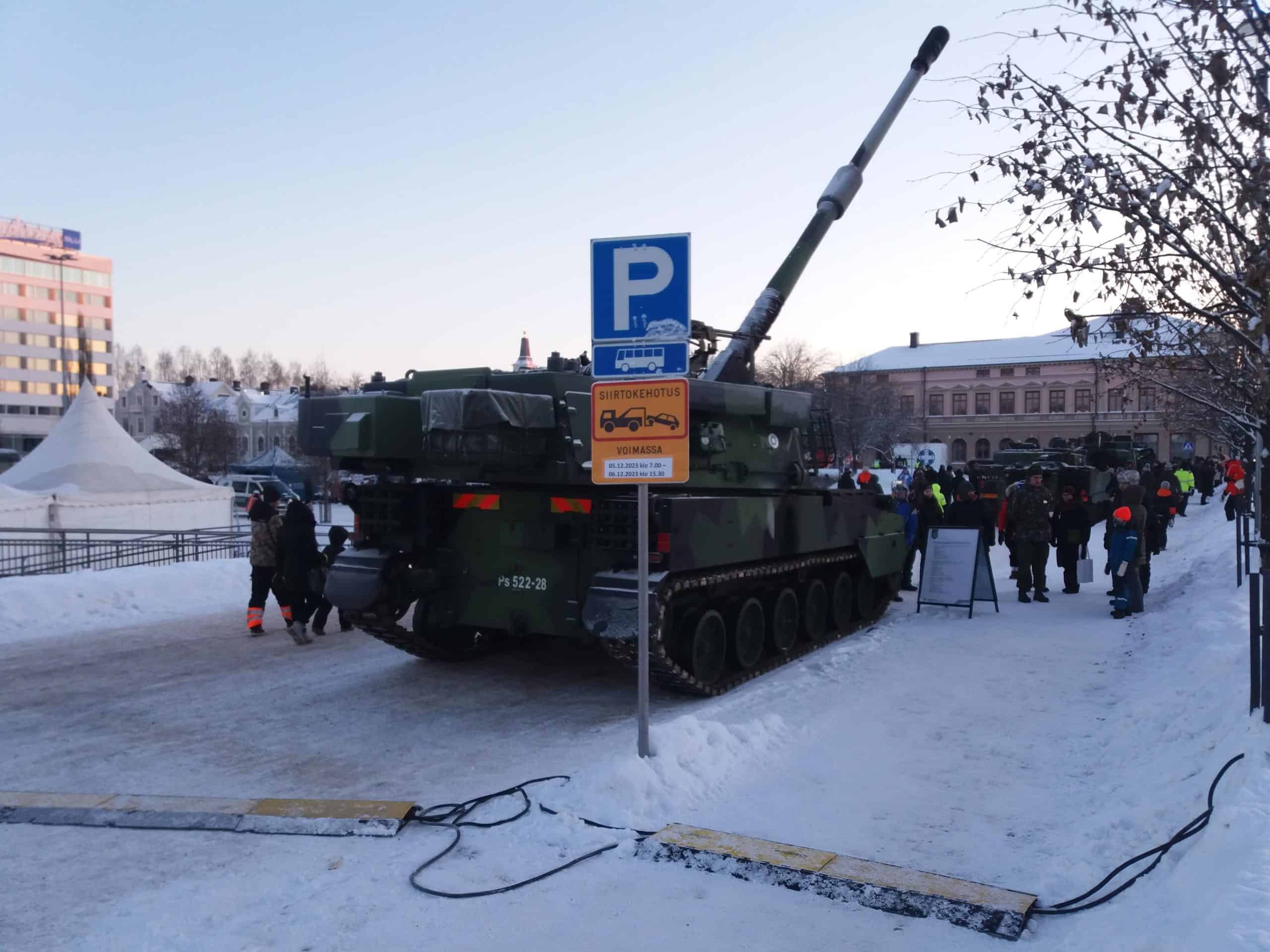K9 Thunder self-propelled howitzer in Oulu 20231206 001 by Mikko J. Putkonen (Methem)