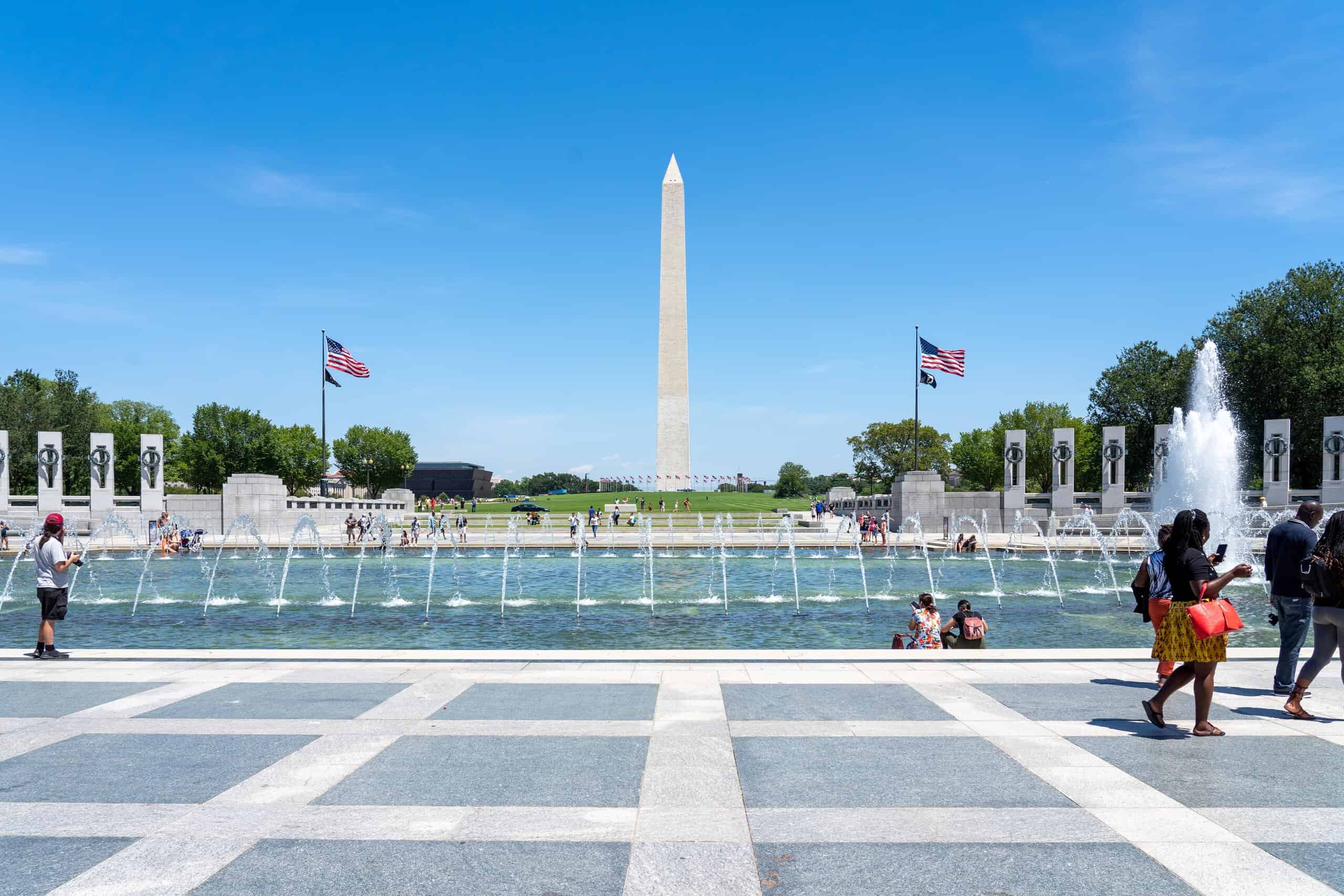 Washington Monument from World... by Jonathan Cutrer